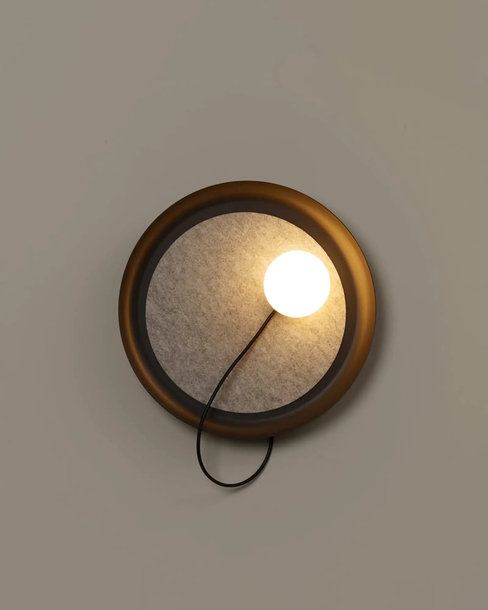 Wire wall light