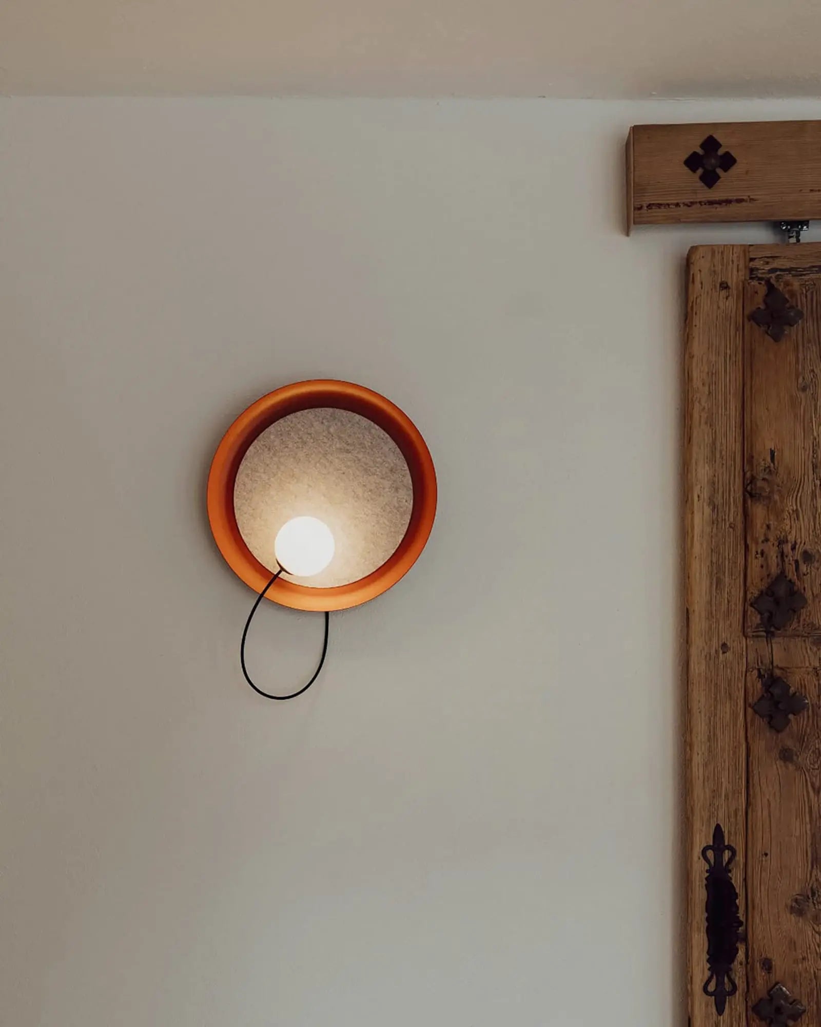 Wire wall light