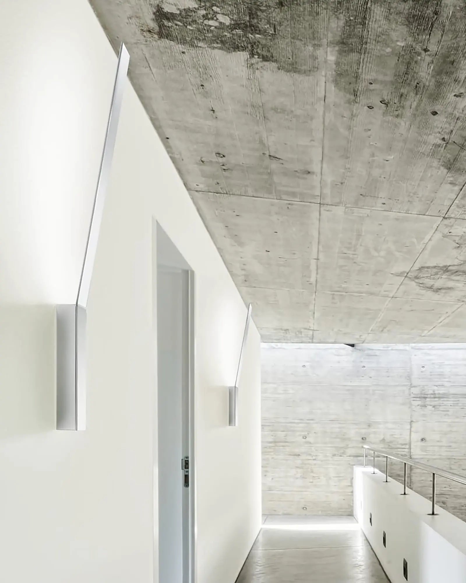 ypsilon wall light