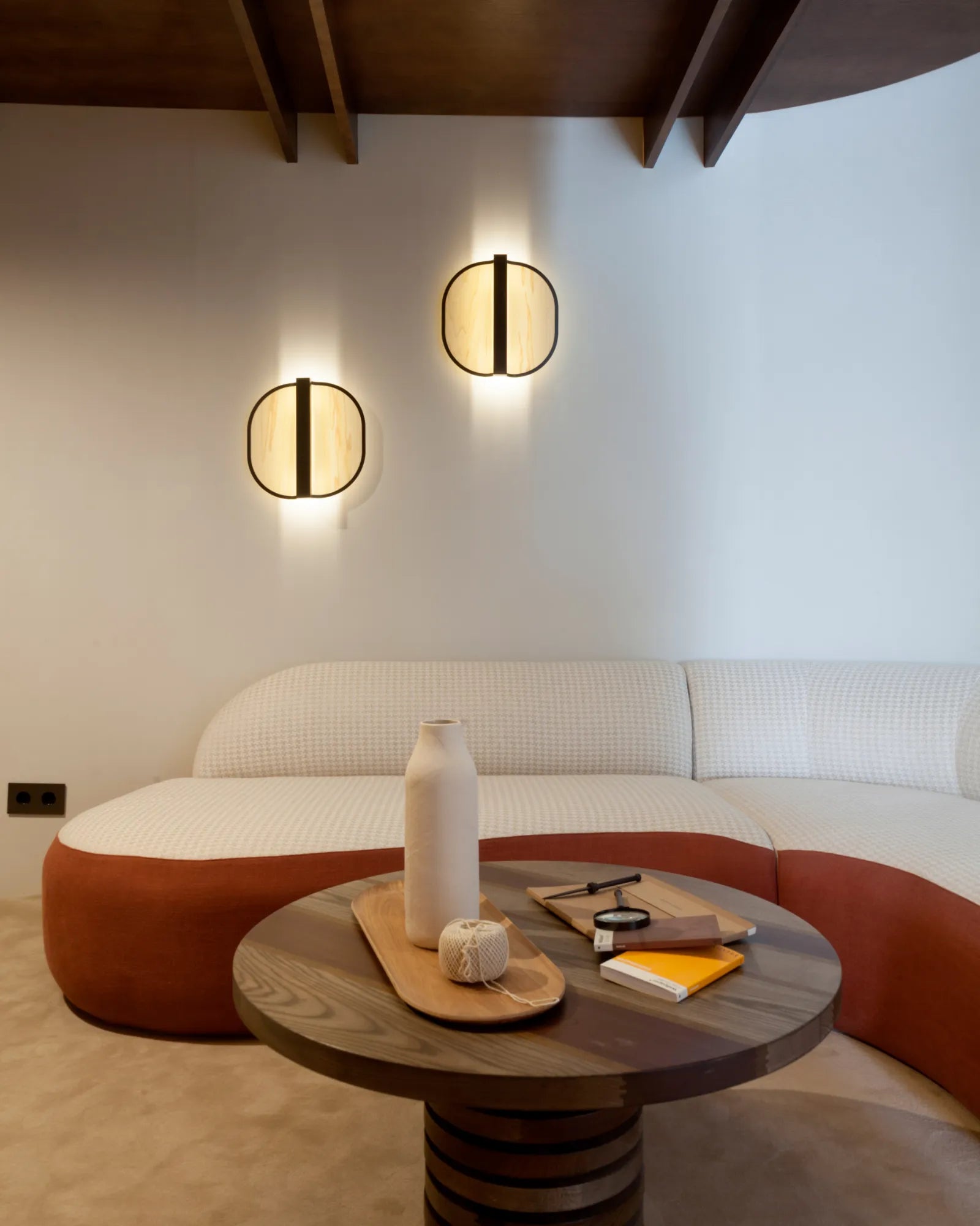 Omma Wall Light