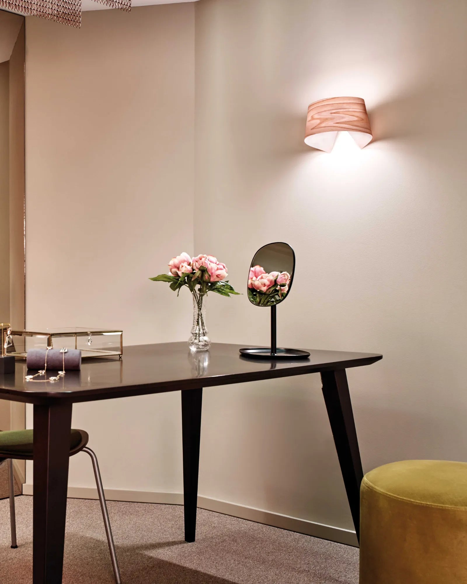 Hi-Collar Wall Light