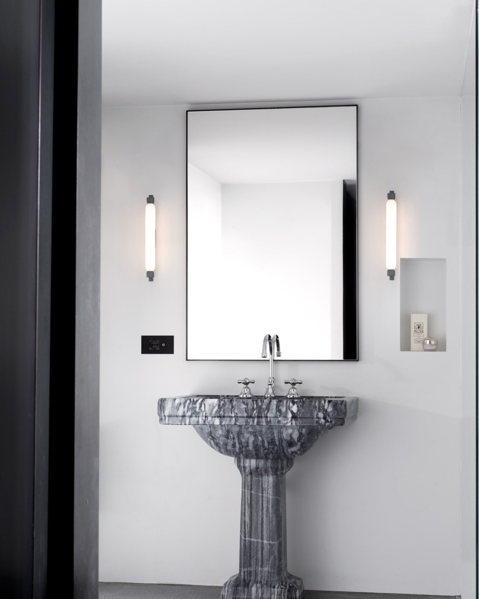 La Roche Wall Light
