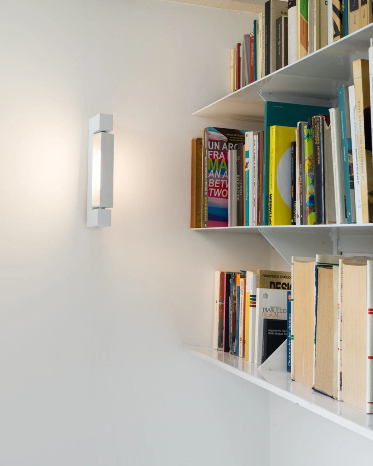 Ara Wall Light