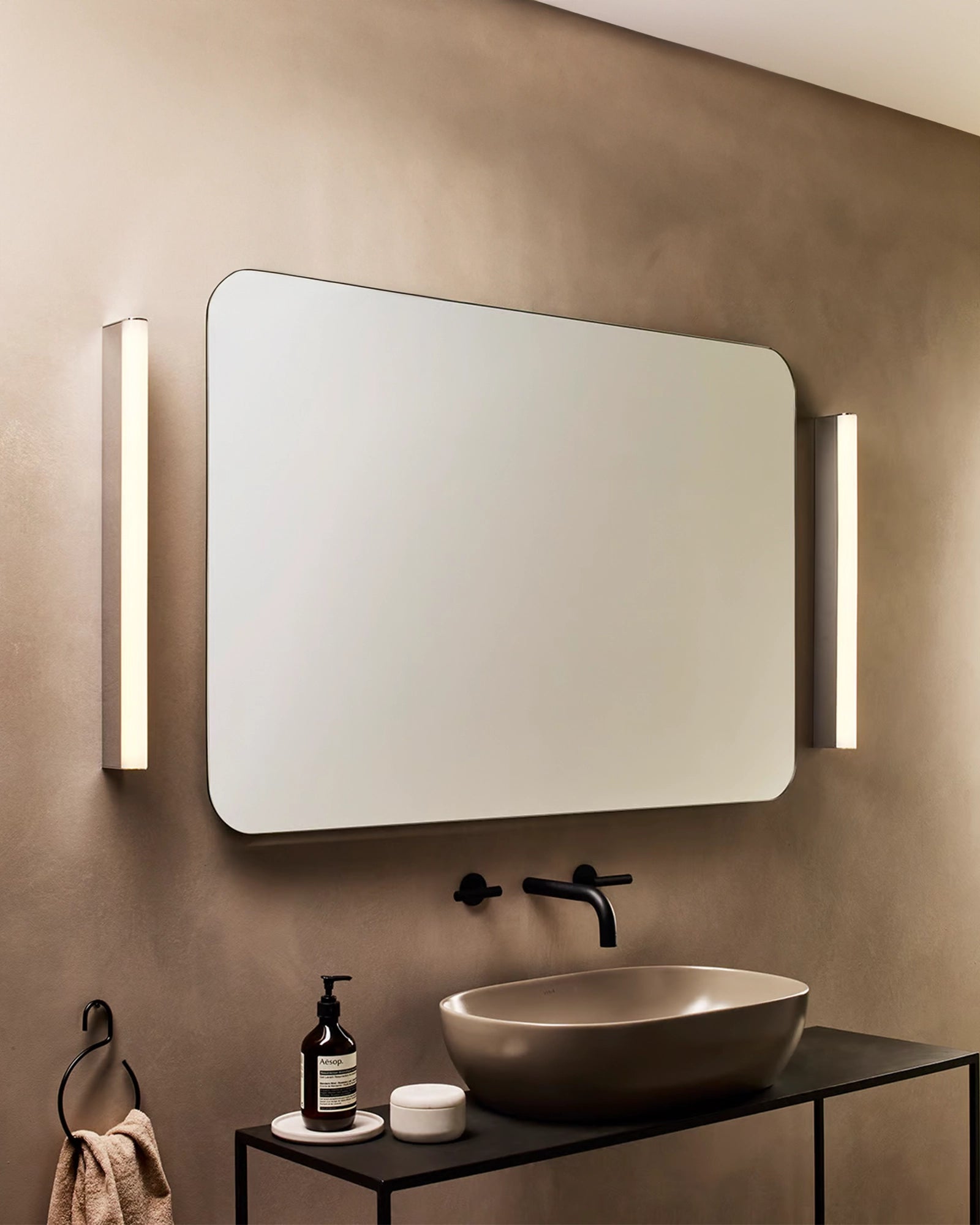 Artemis Wall Light