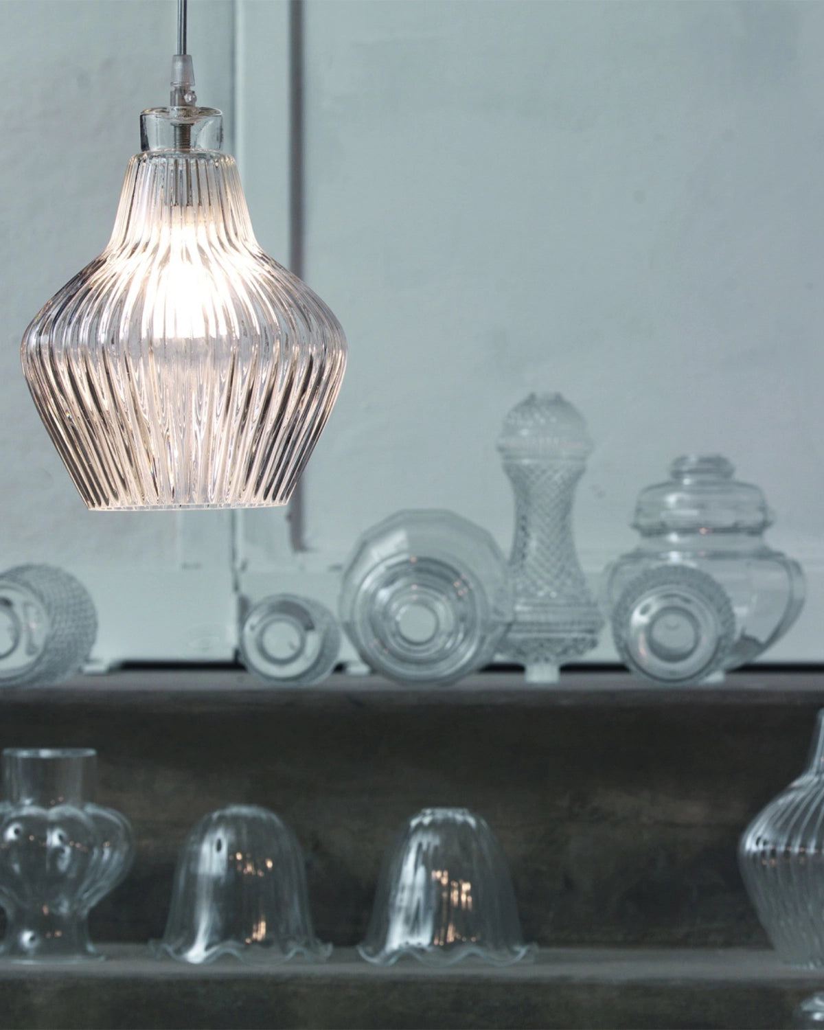 Ceraunavolta Pendant Light