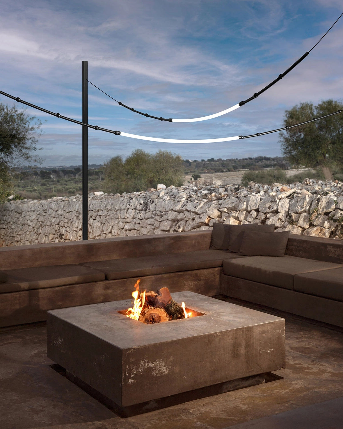 Leda Outdoor Curve Pendant Light