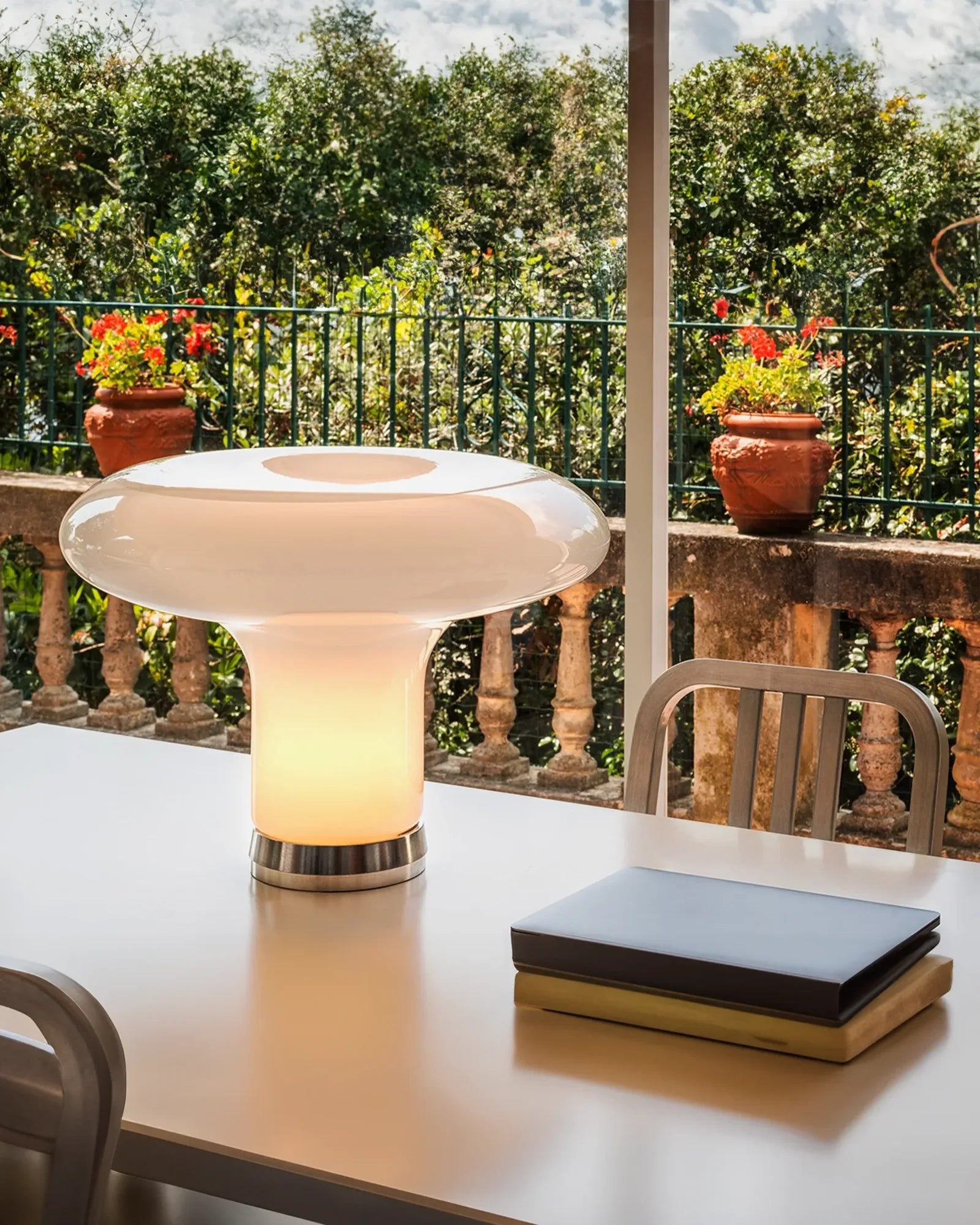 Lesbo Table Lamp