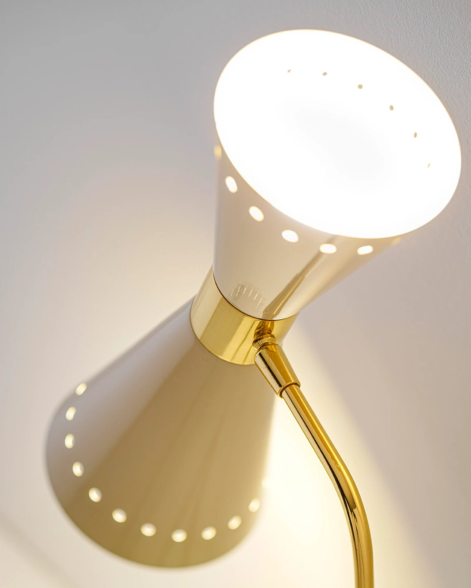 Megafono Table Lamp