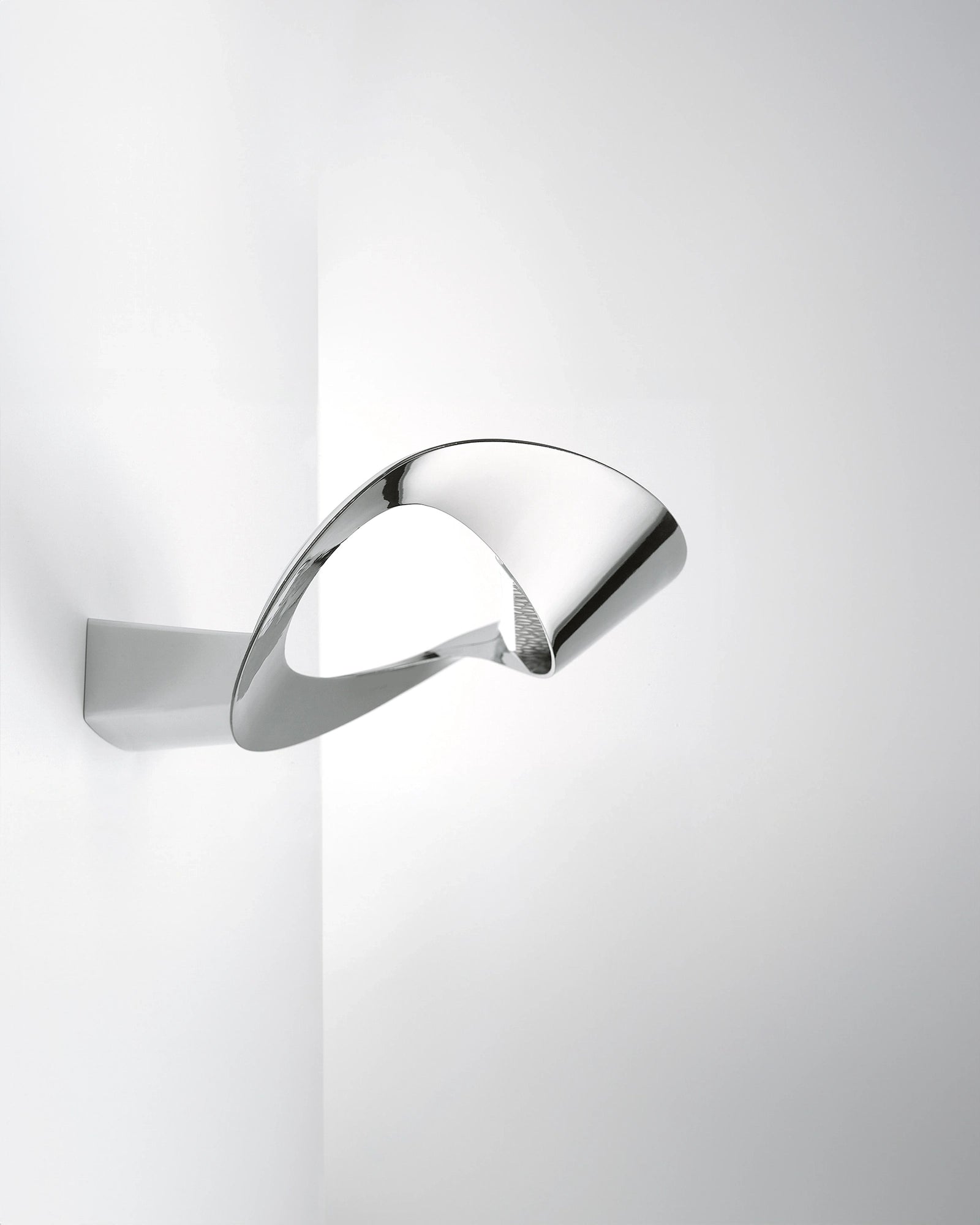 Mesmeri Wall Light