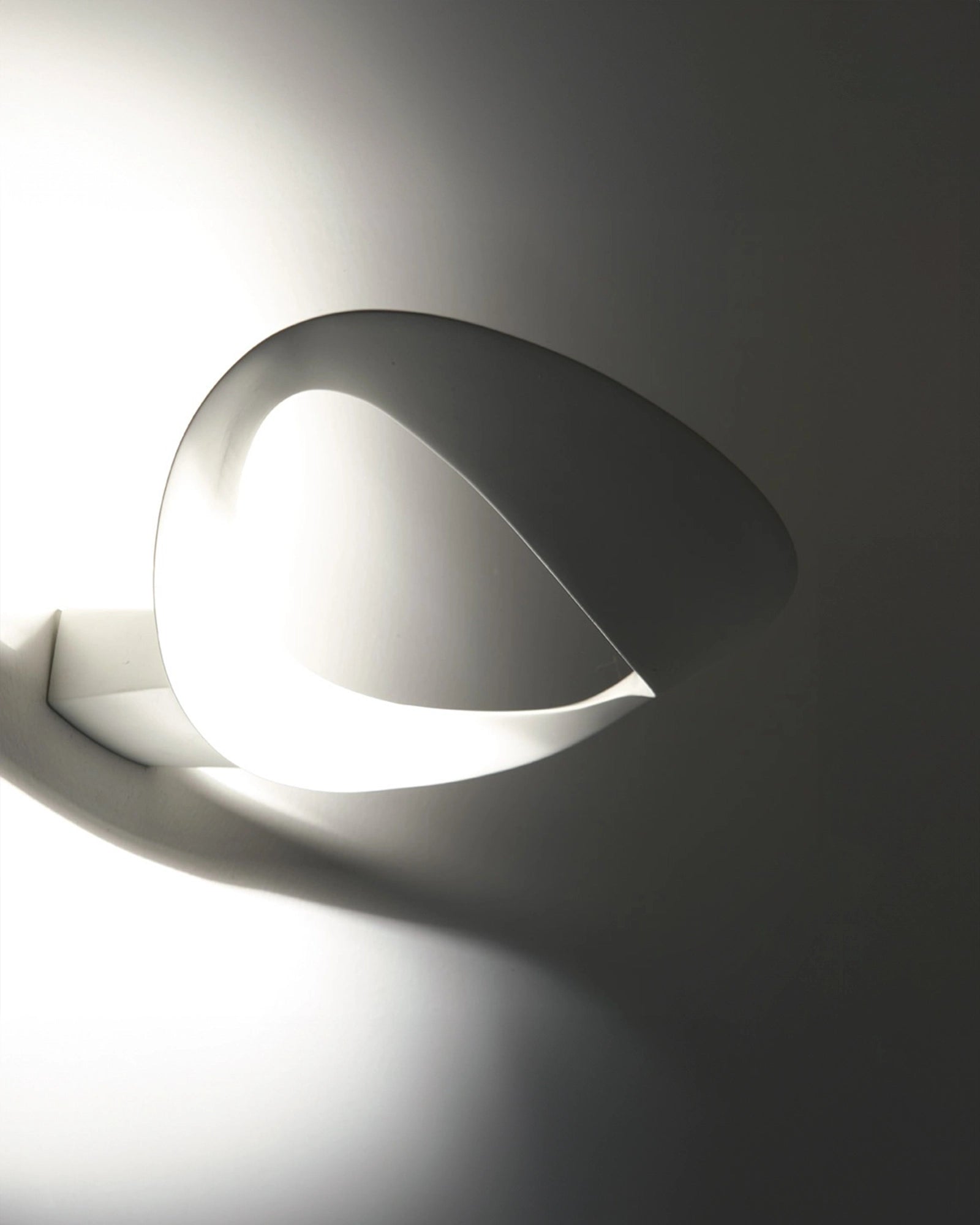 Mesmeri Wall Light