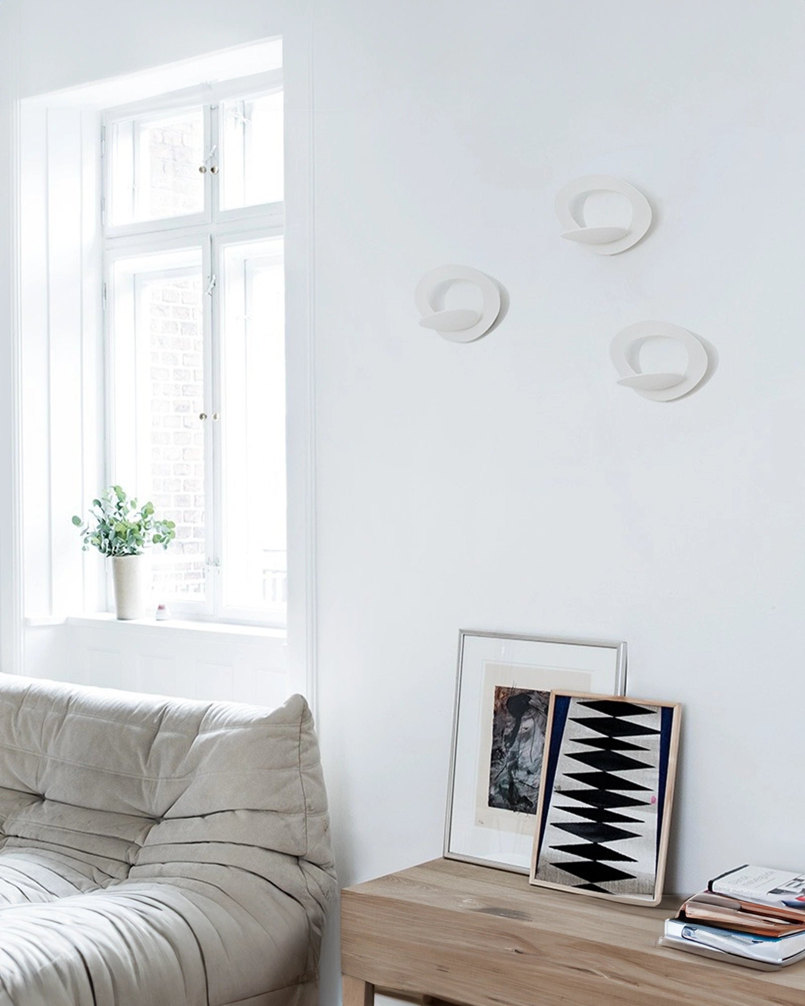Pirce Wall Light