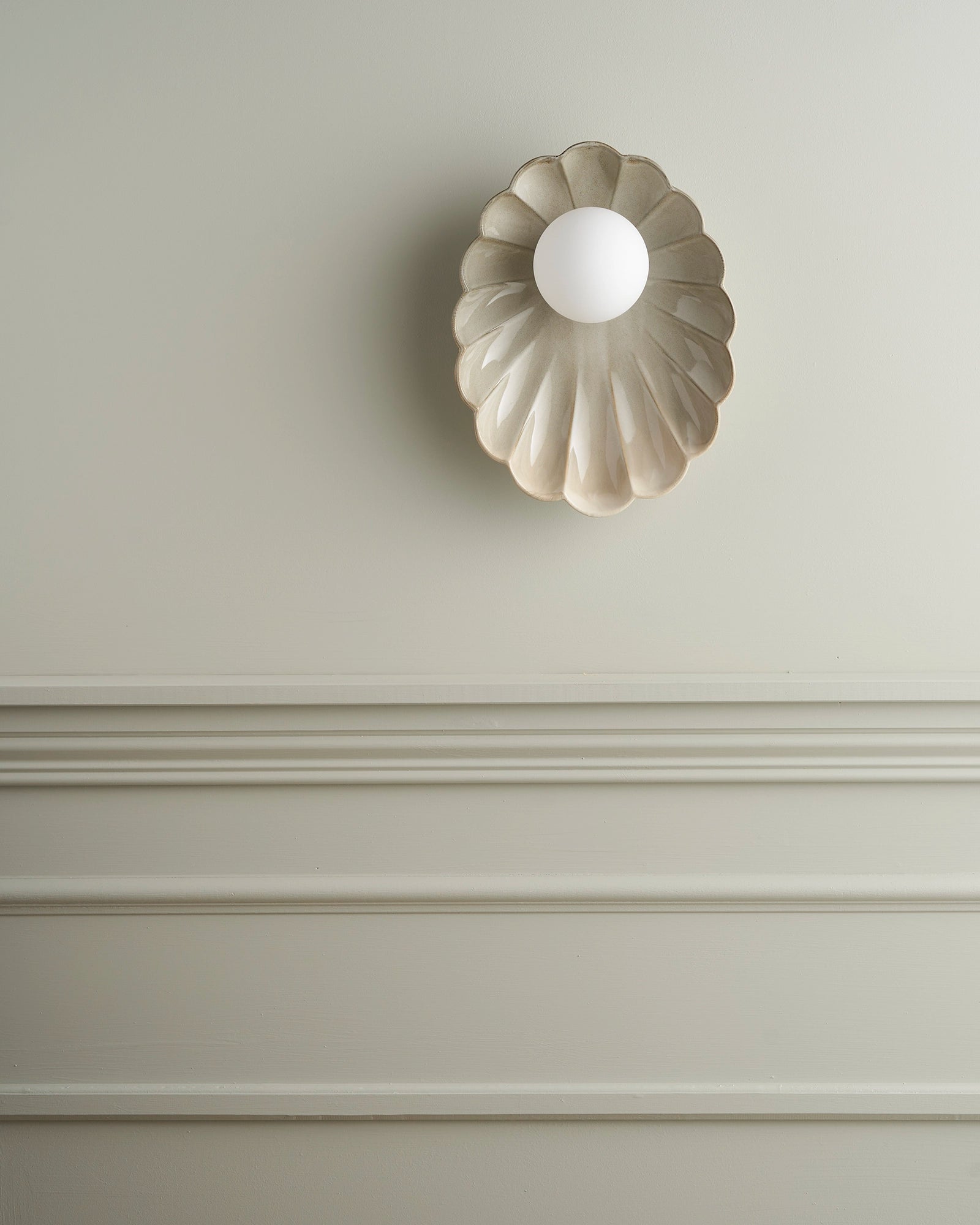 Oyster Wall Light