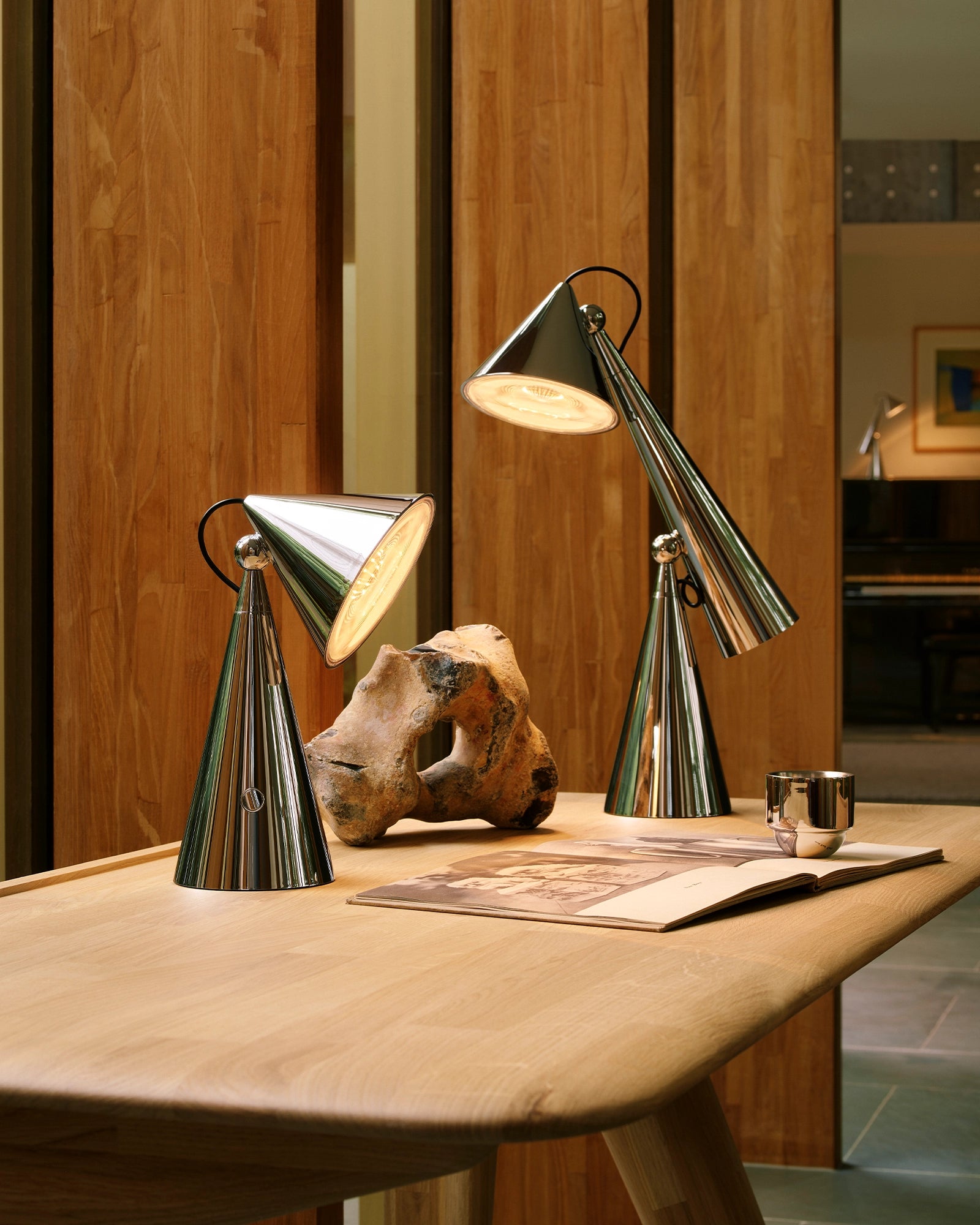 Pose Task Table Lamp