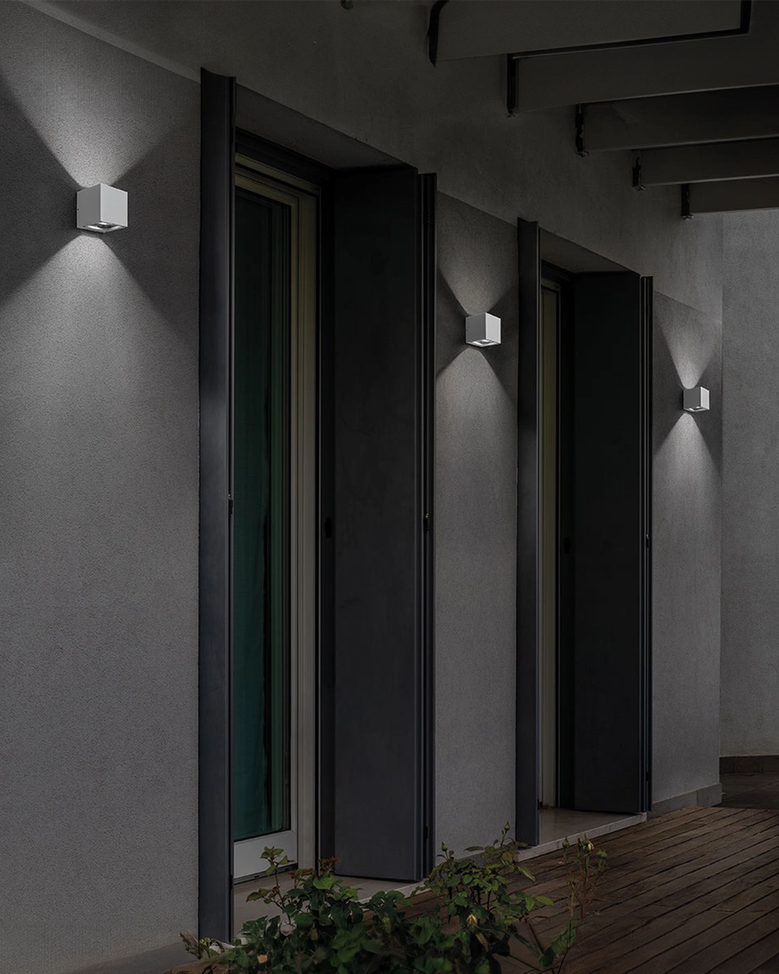 Sole Outdoor  Wall Light
