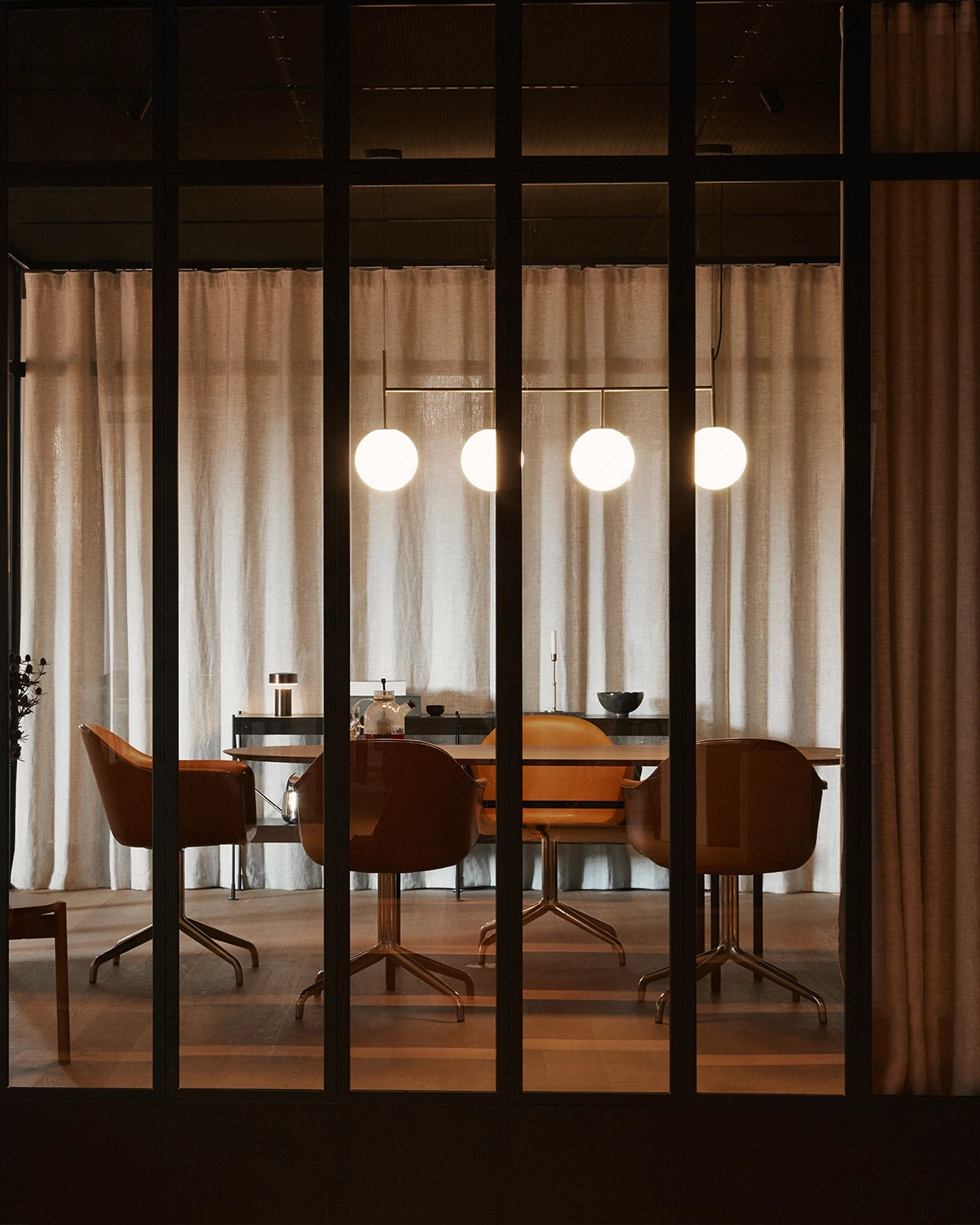 TR Bulb 4lt Pendant Light