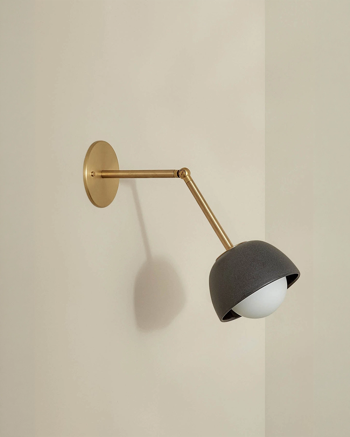Terra 0 Long Arm Wall Light