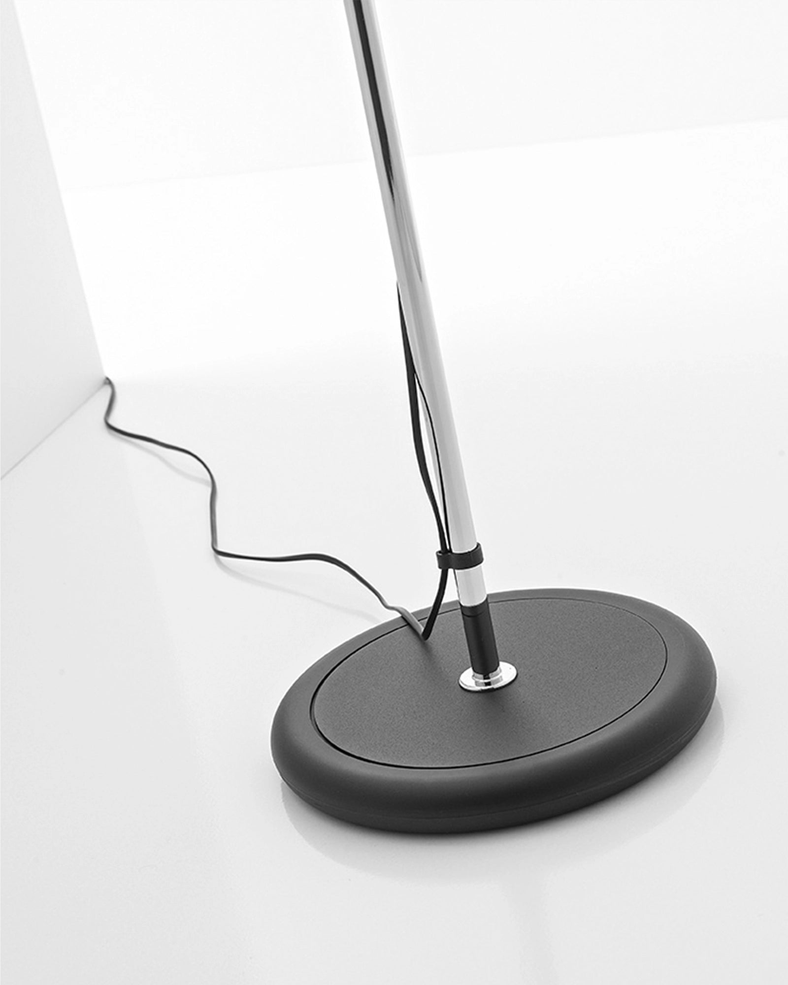 Triedro Floor Lamp