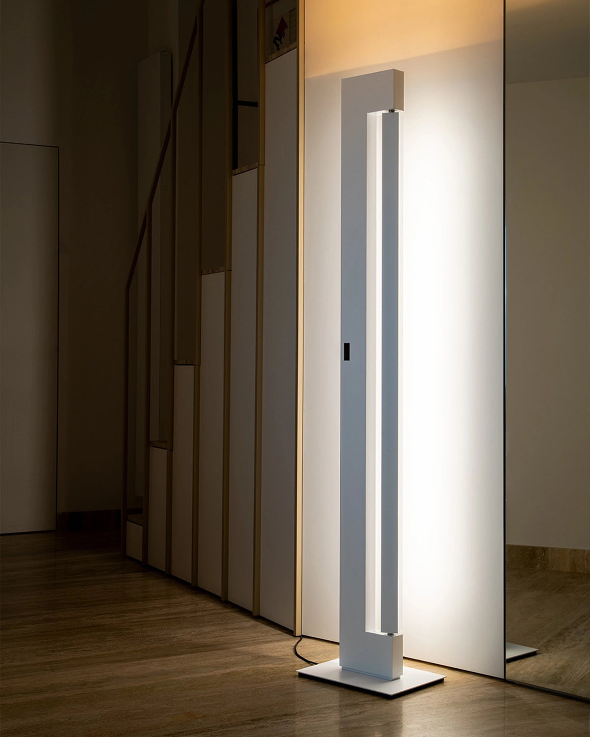Ara Floor Lamp