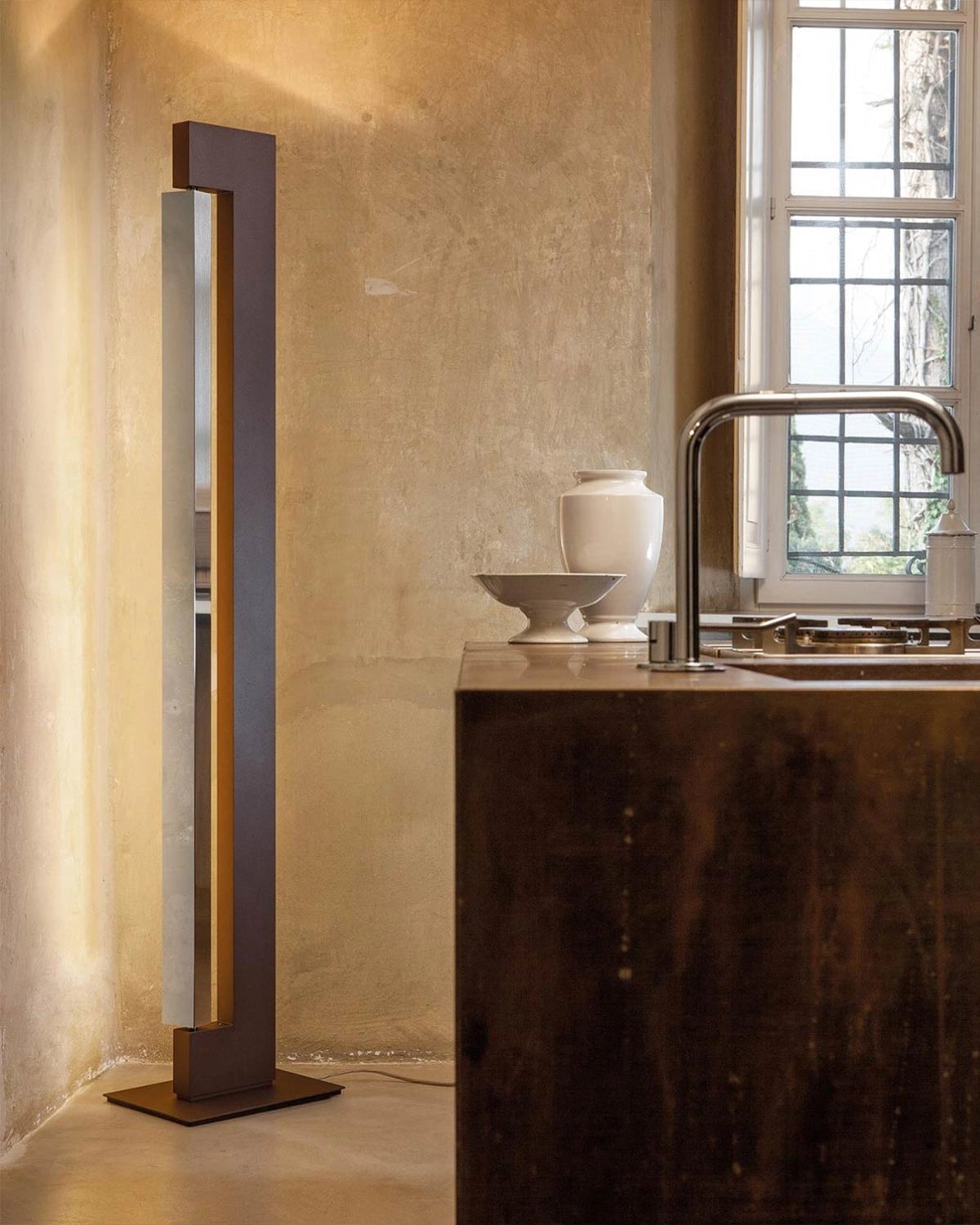 Ara Floor Lamp