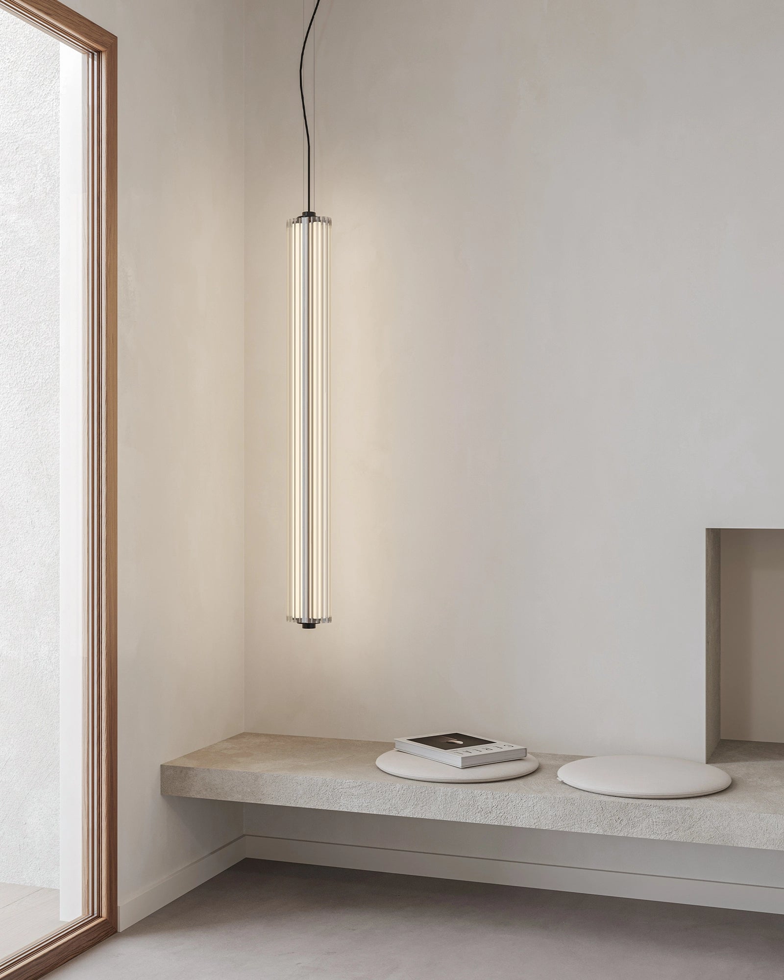 B15 Vertical Pendant Light