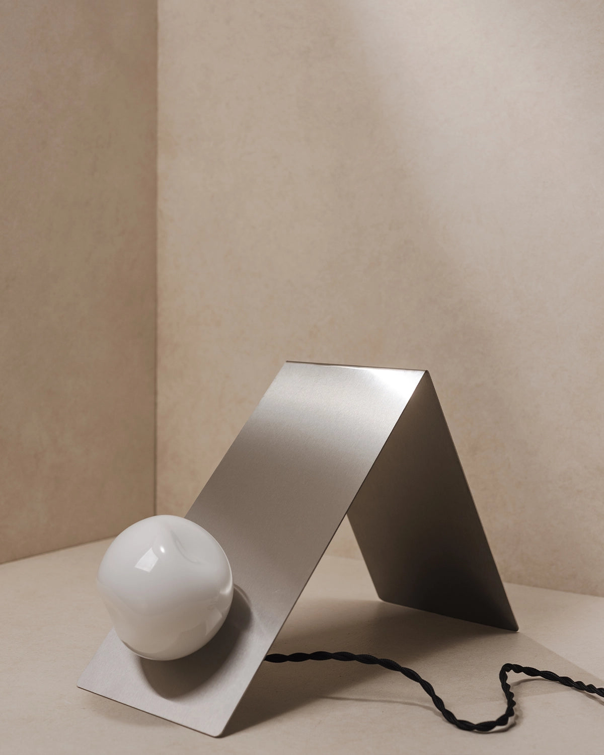 Lean Table Lamp