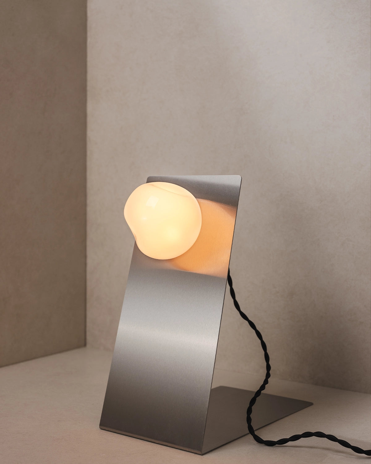 Lean Table Lamp