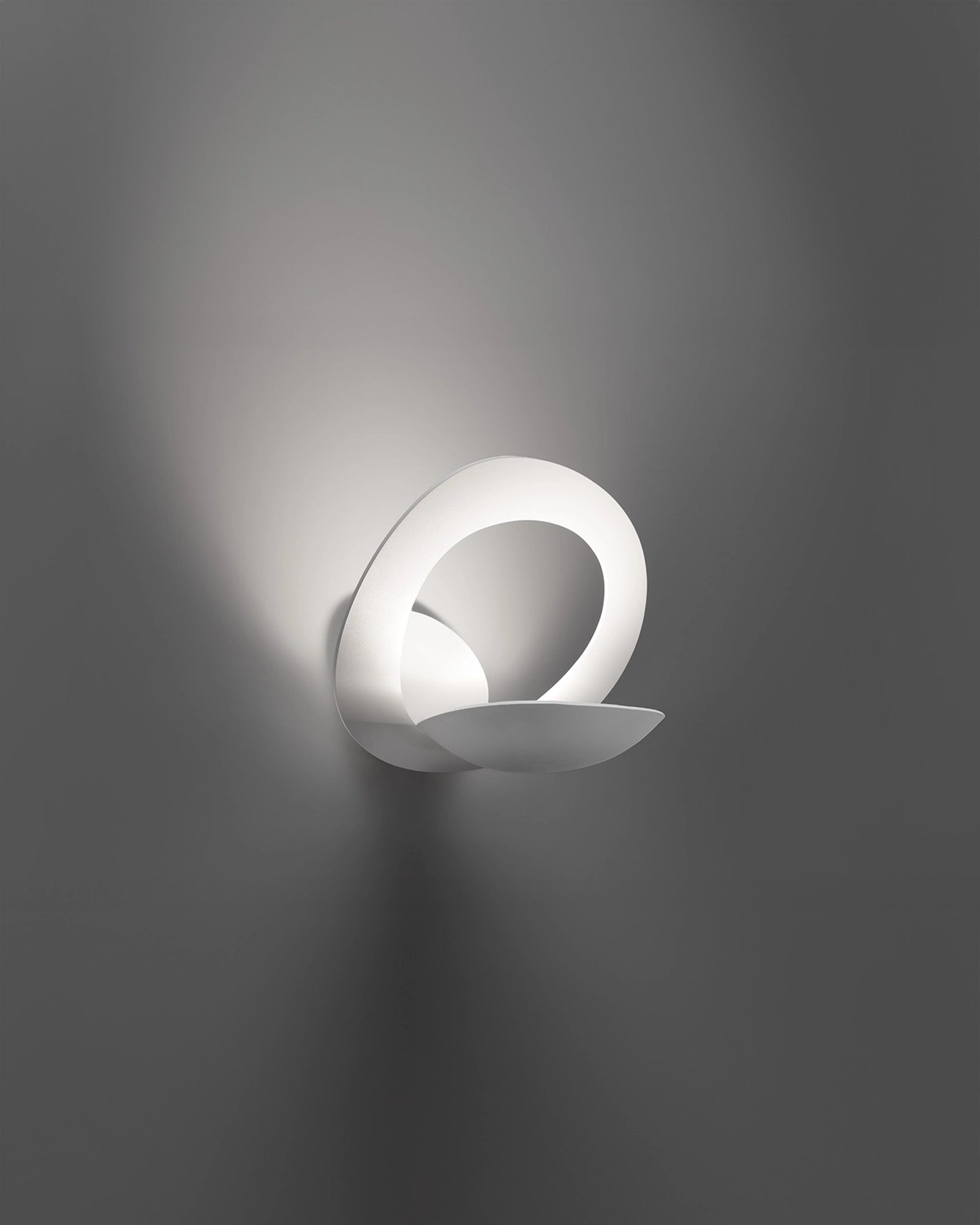Pirce Wall Light