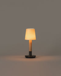 Básica Mínima Portable Table Lamp