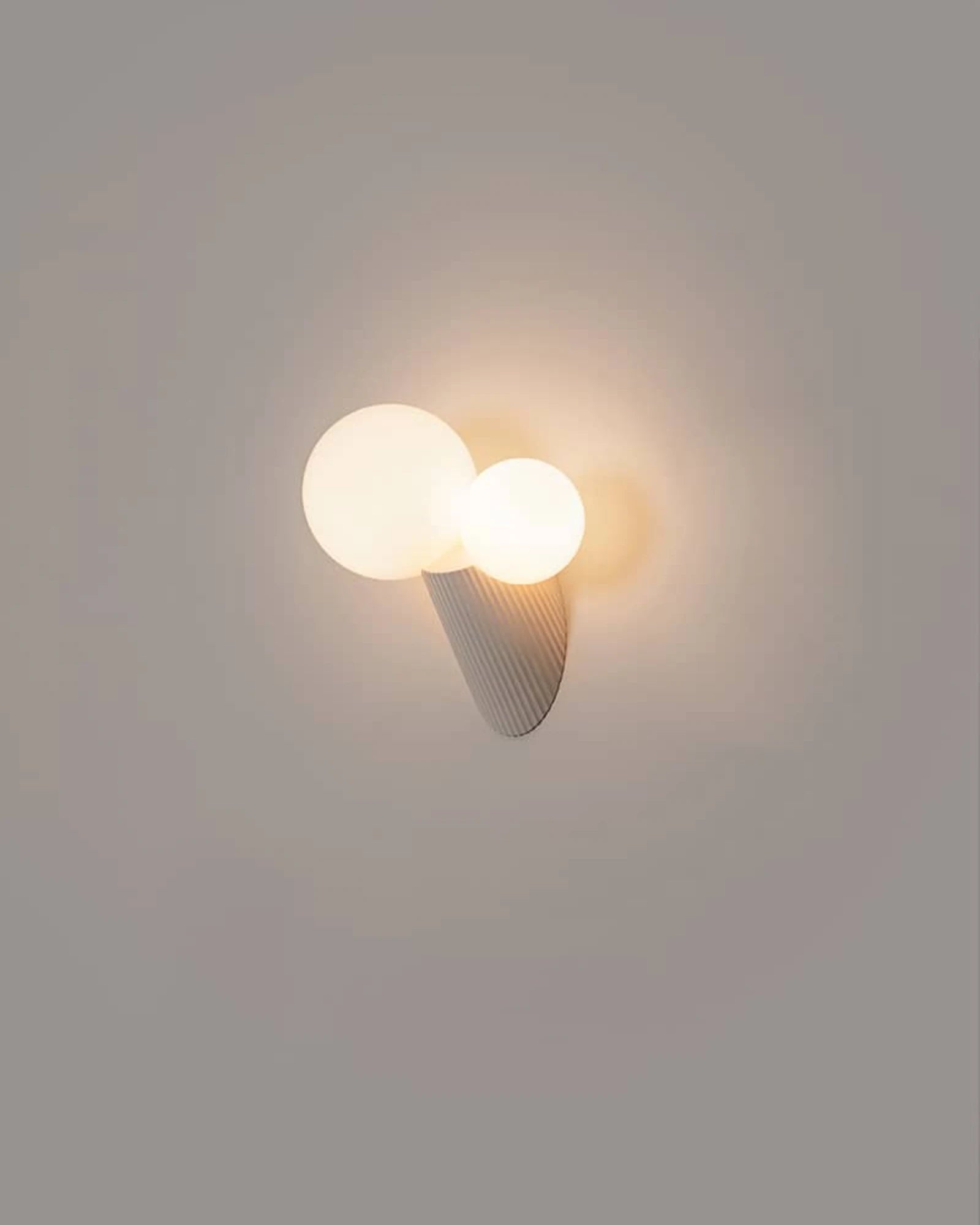 Land 2lt Wall Light