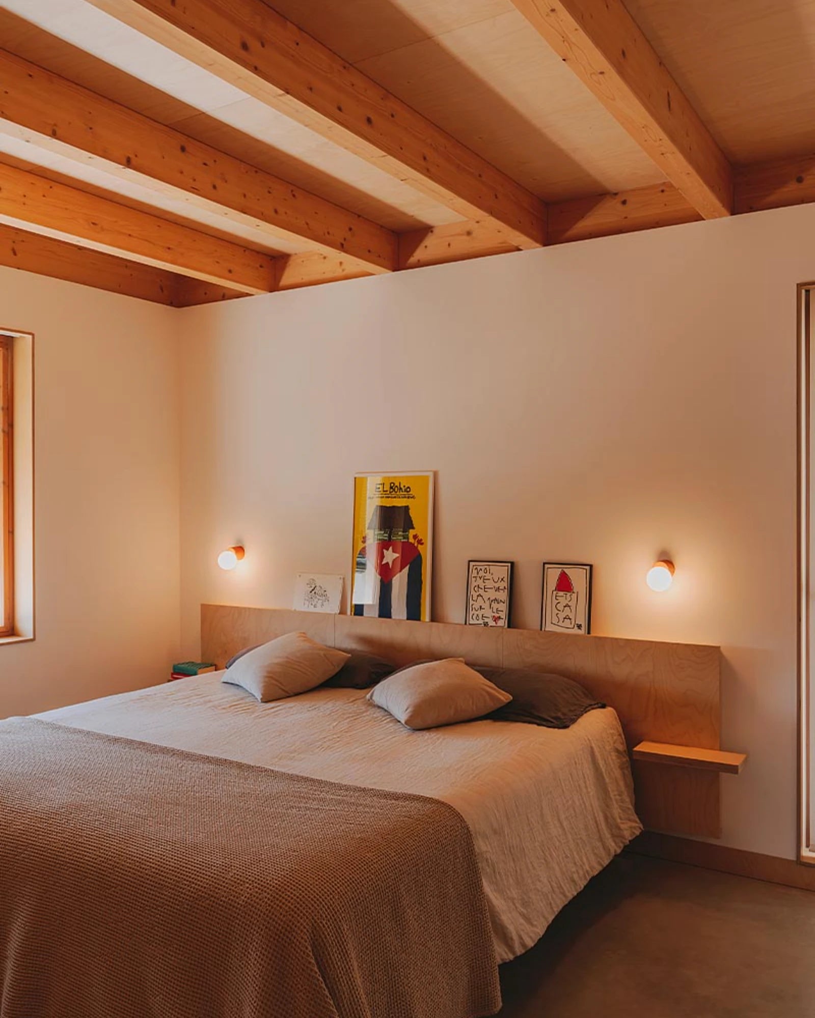 Land Wall Light