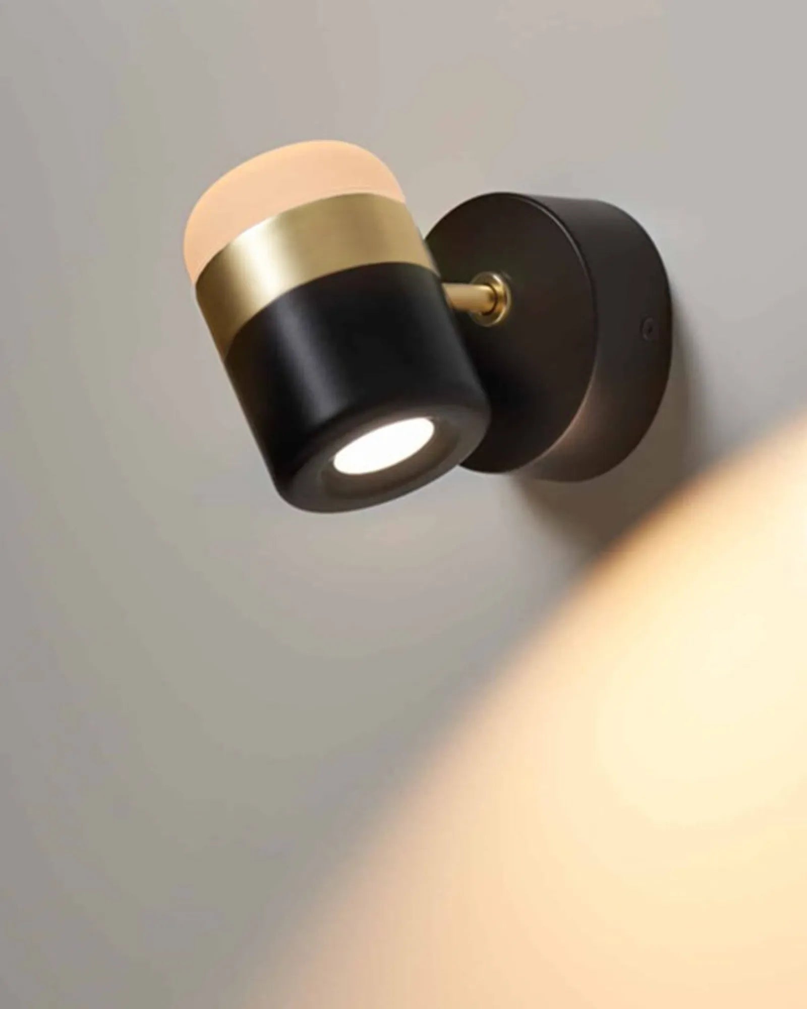 Ling Wall Light