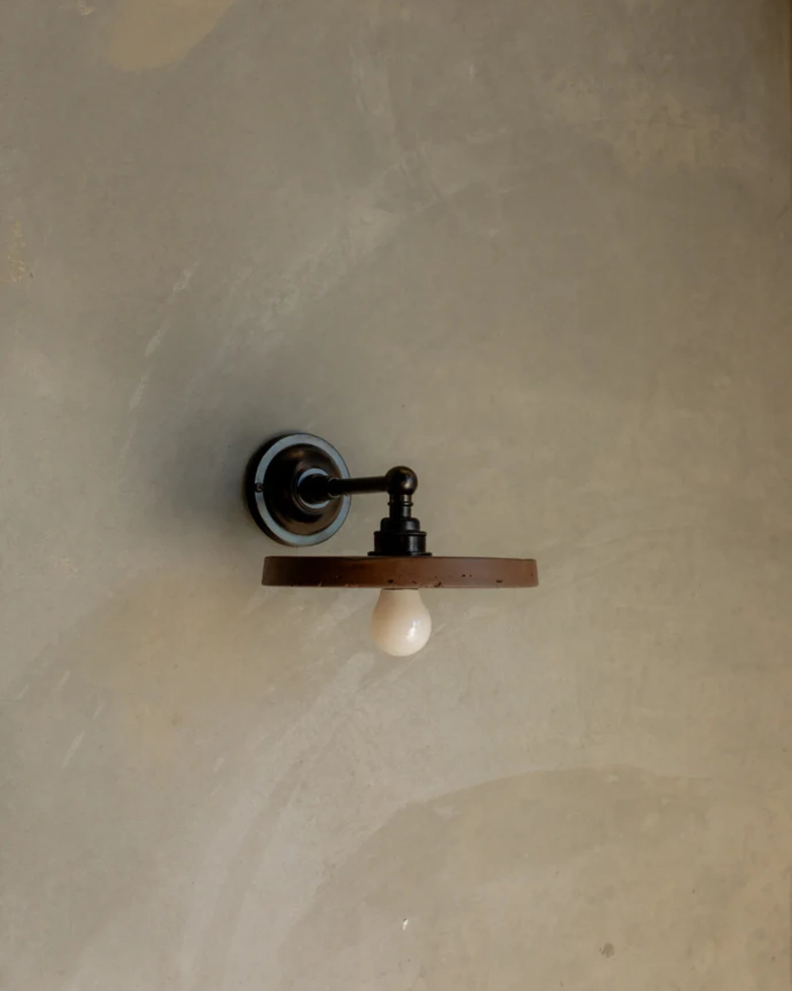 Loman Straight Arm Wall Light