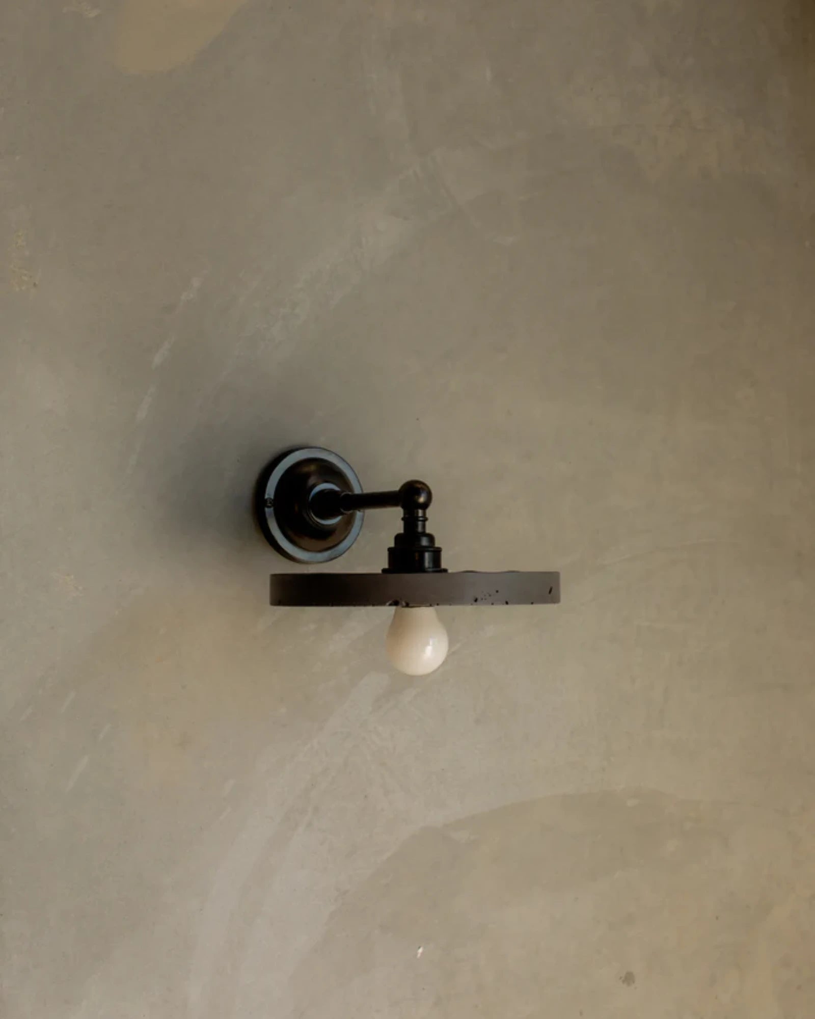 Loman Straight Arm Wall Light