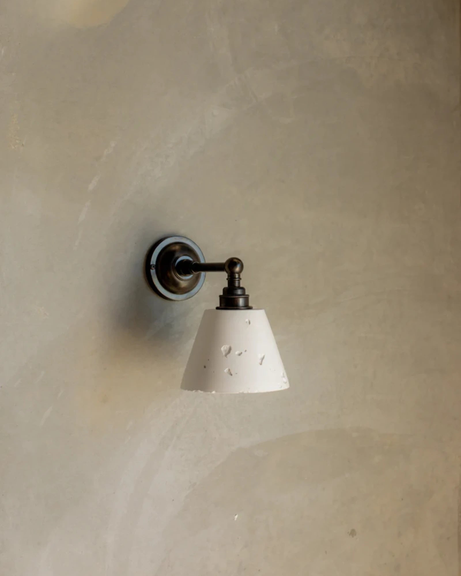 Mod Straight Arm Wall Light