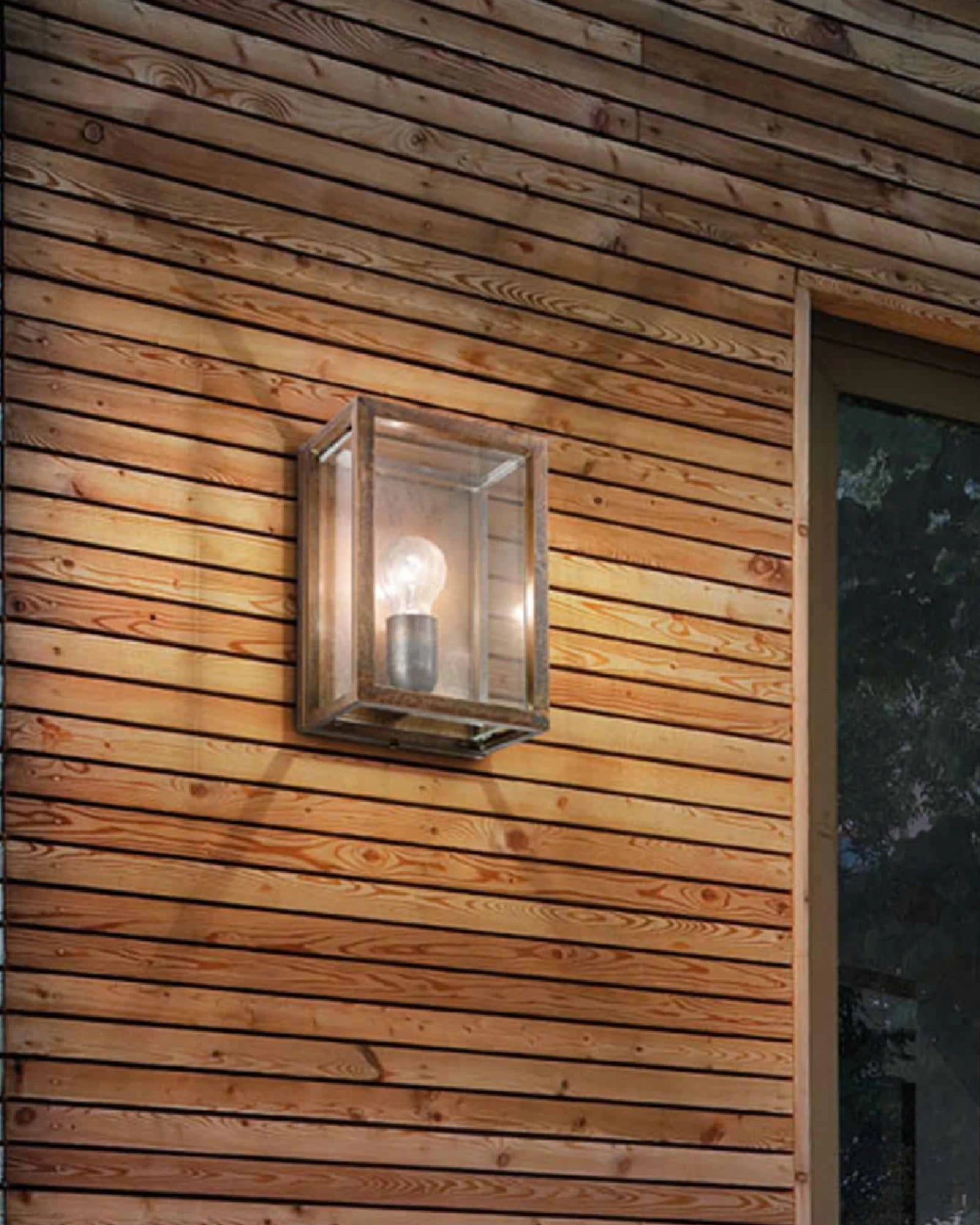 Quadro Wall Light