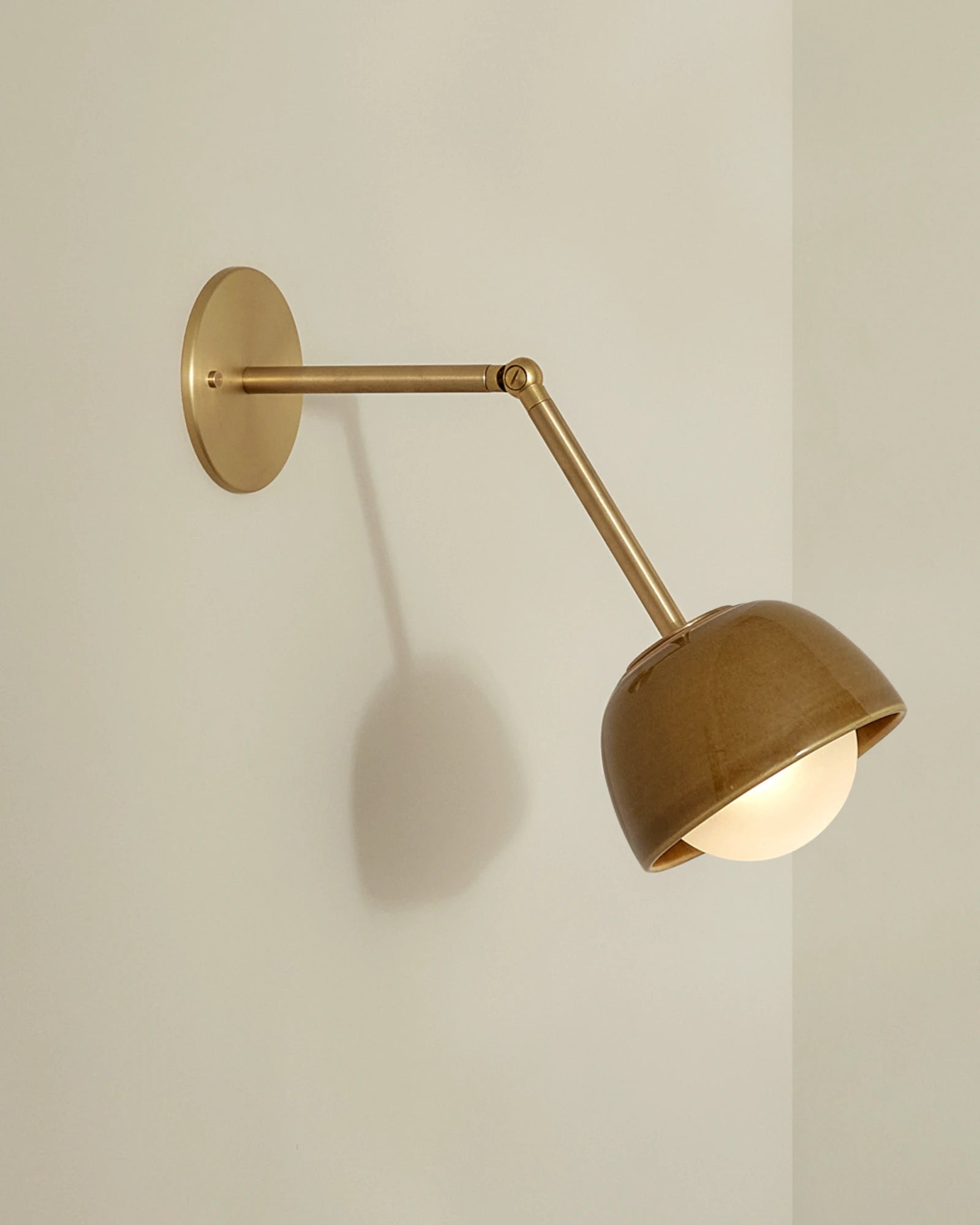 Terra 0 Long Arm Wall Light