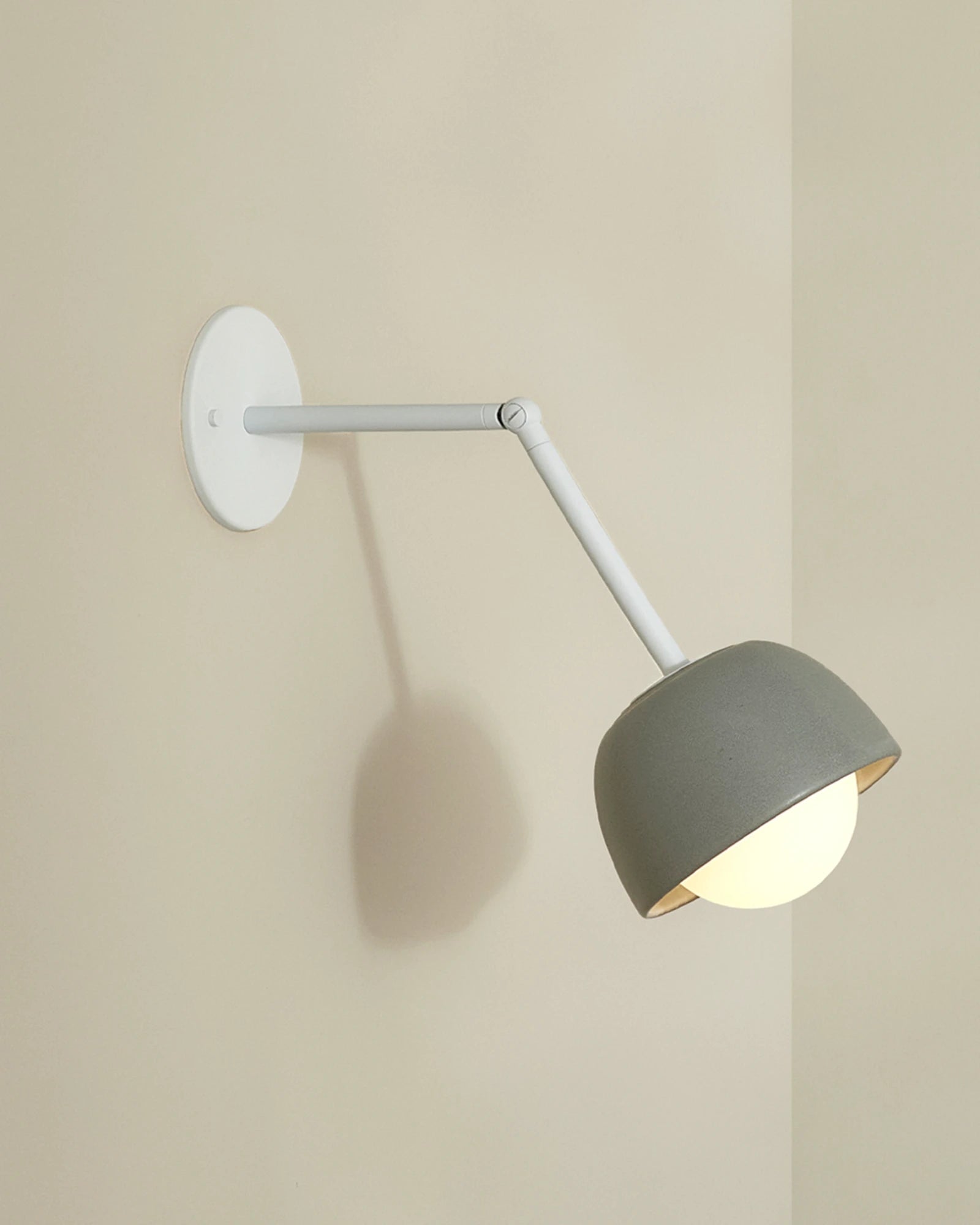 Terra 0 Long Arm Wall Light