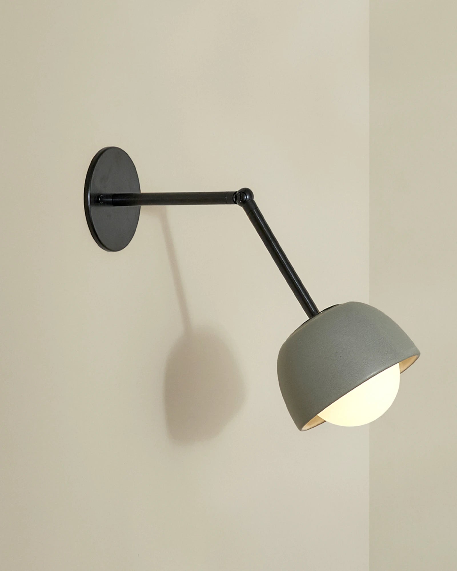 Terra 0 Long Arm Wall Light