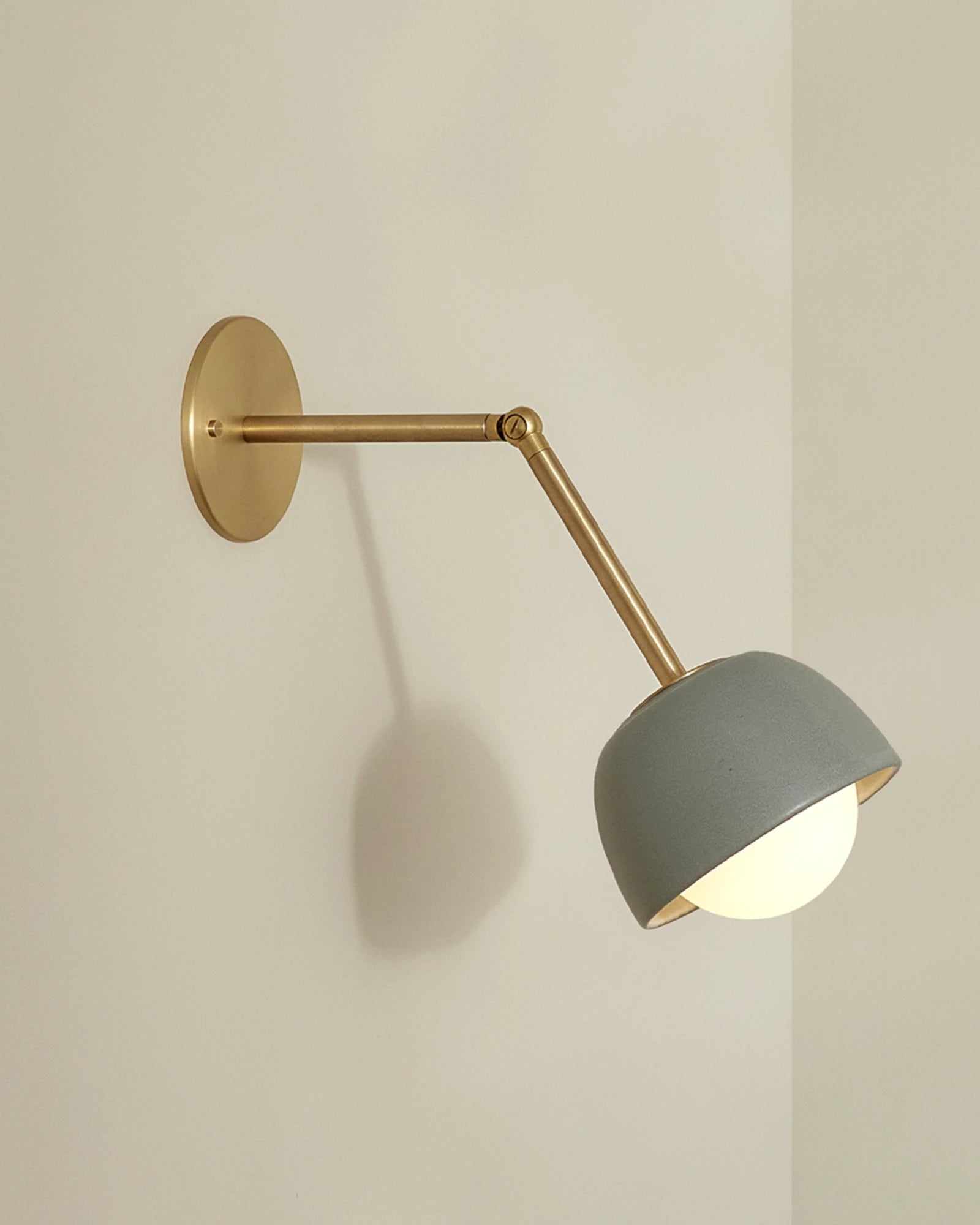 Terra 0 Long Arm Wall Light