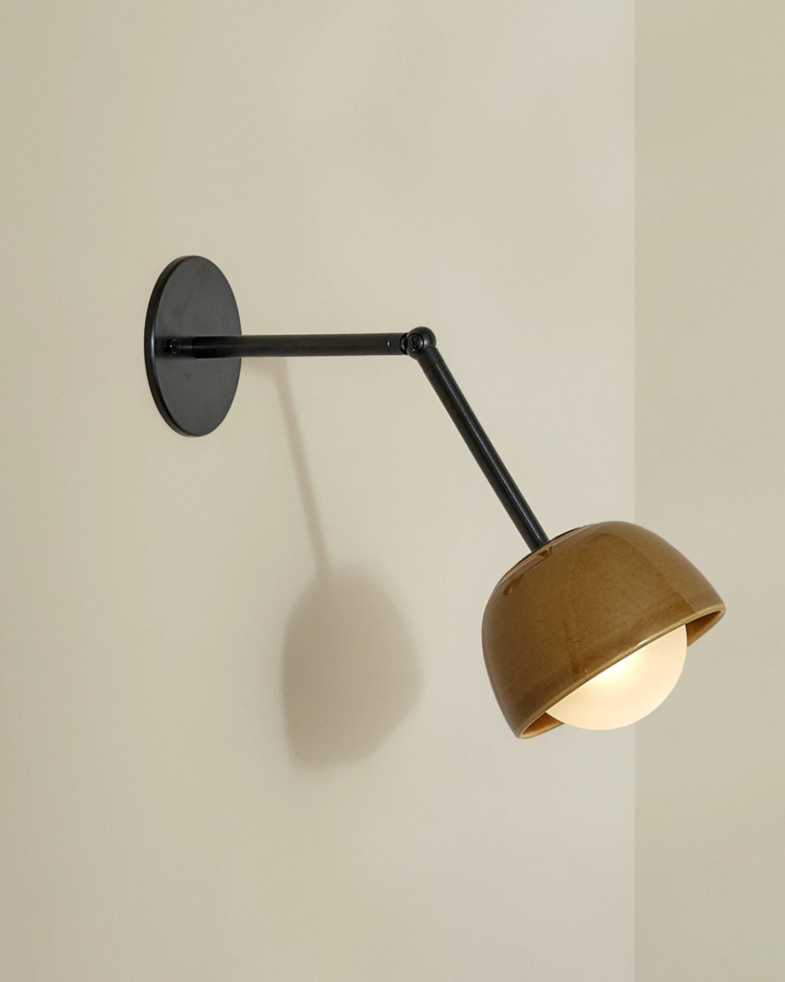 Terra 0 Long Arm Wall Light