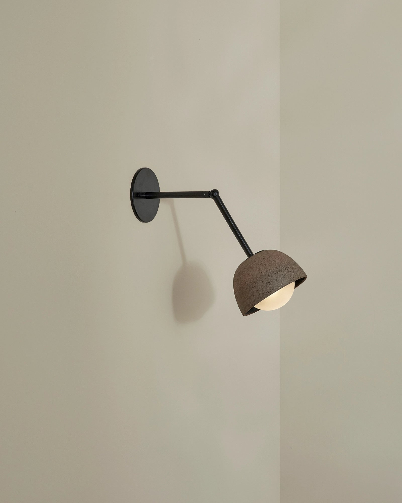 Terra 0 Long Arm Wall Light