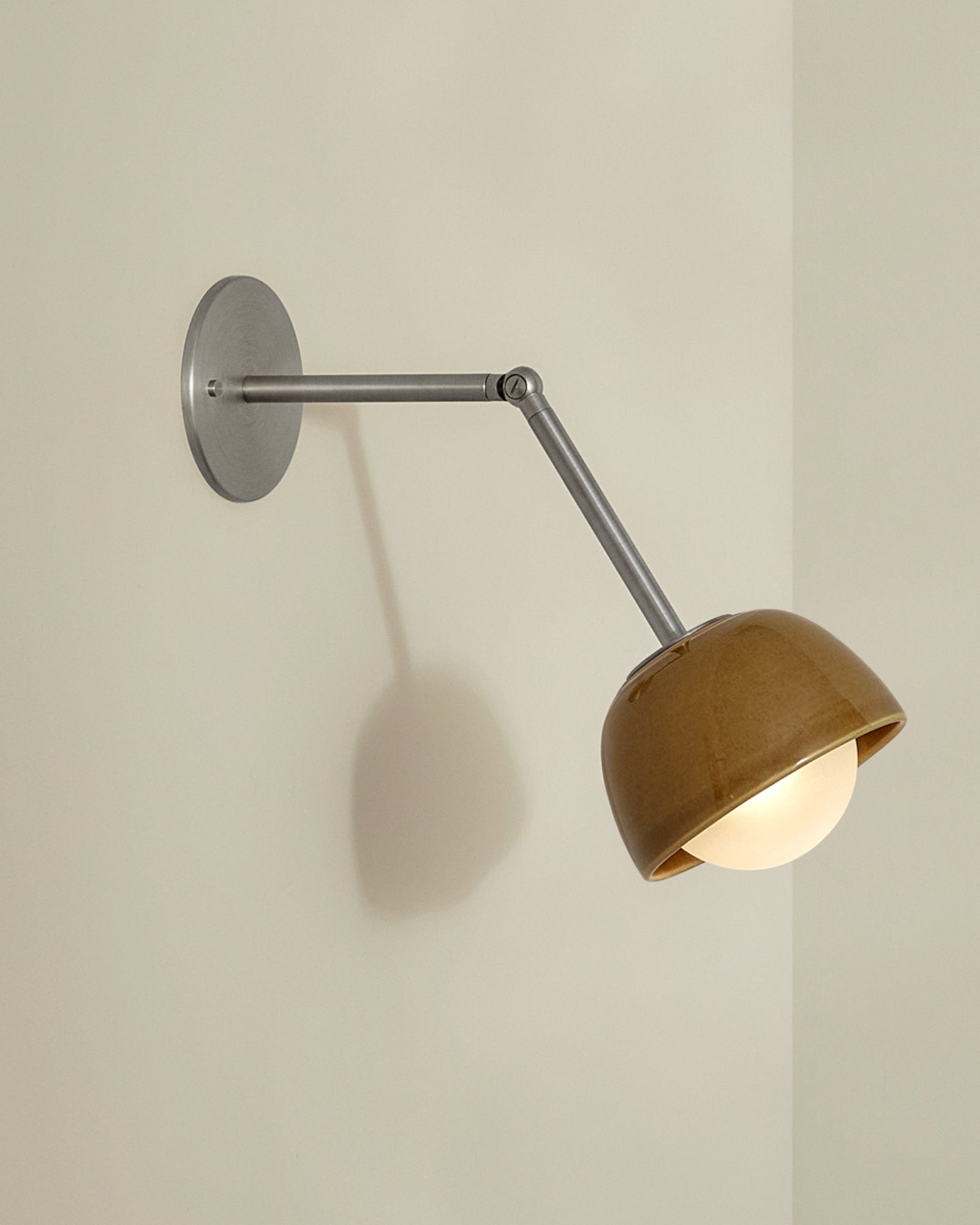 Terra 0 Long Arm Wall Light