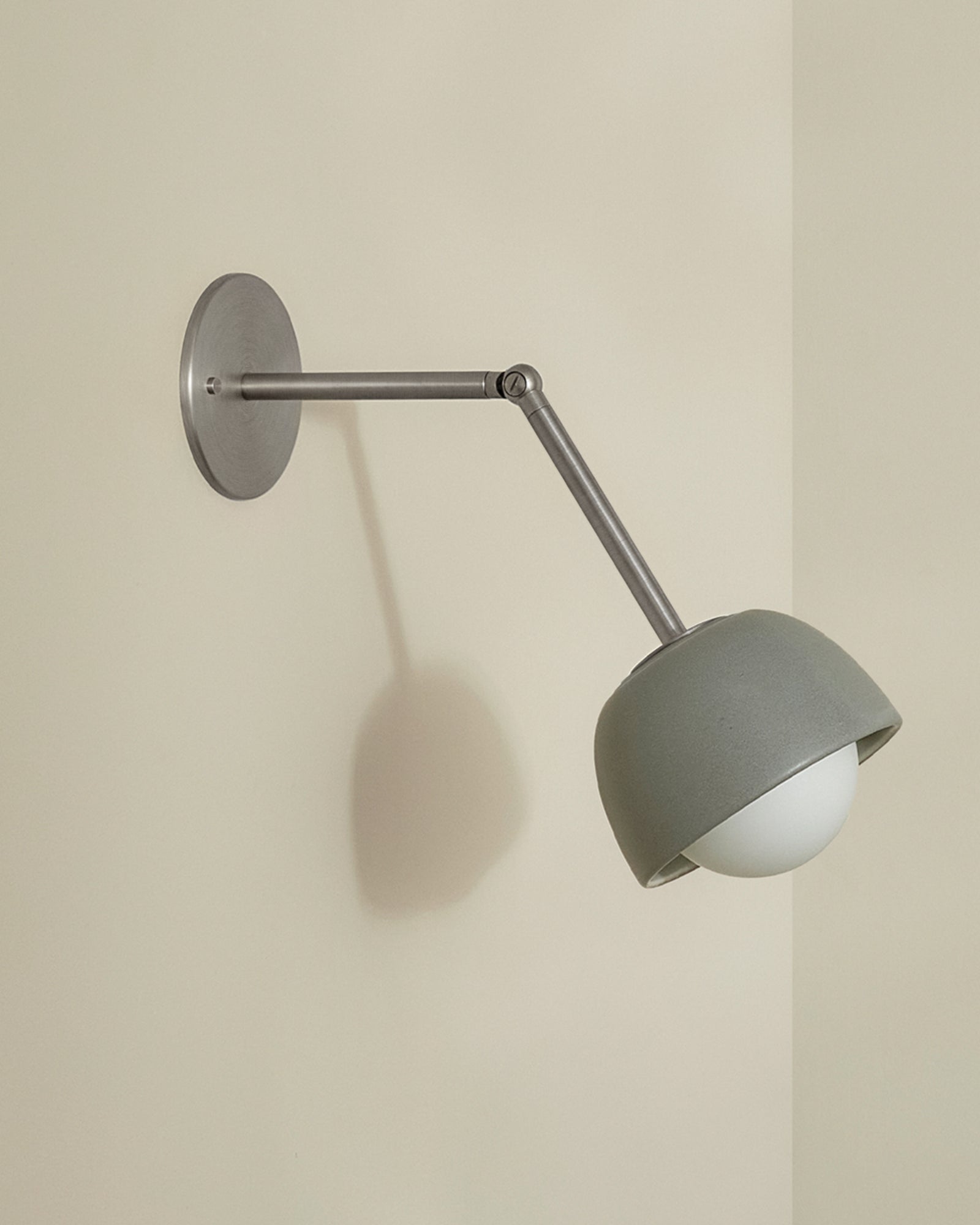 Terra 0 Long Arm Wall Light