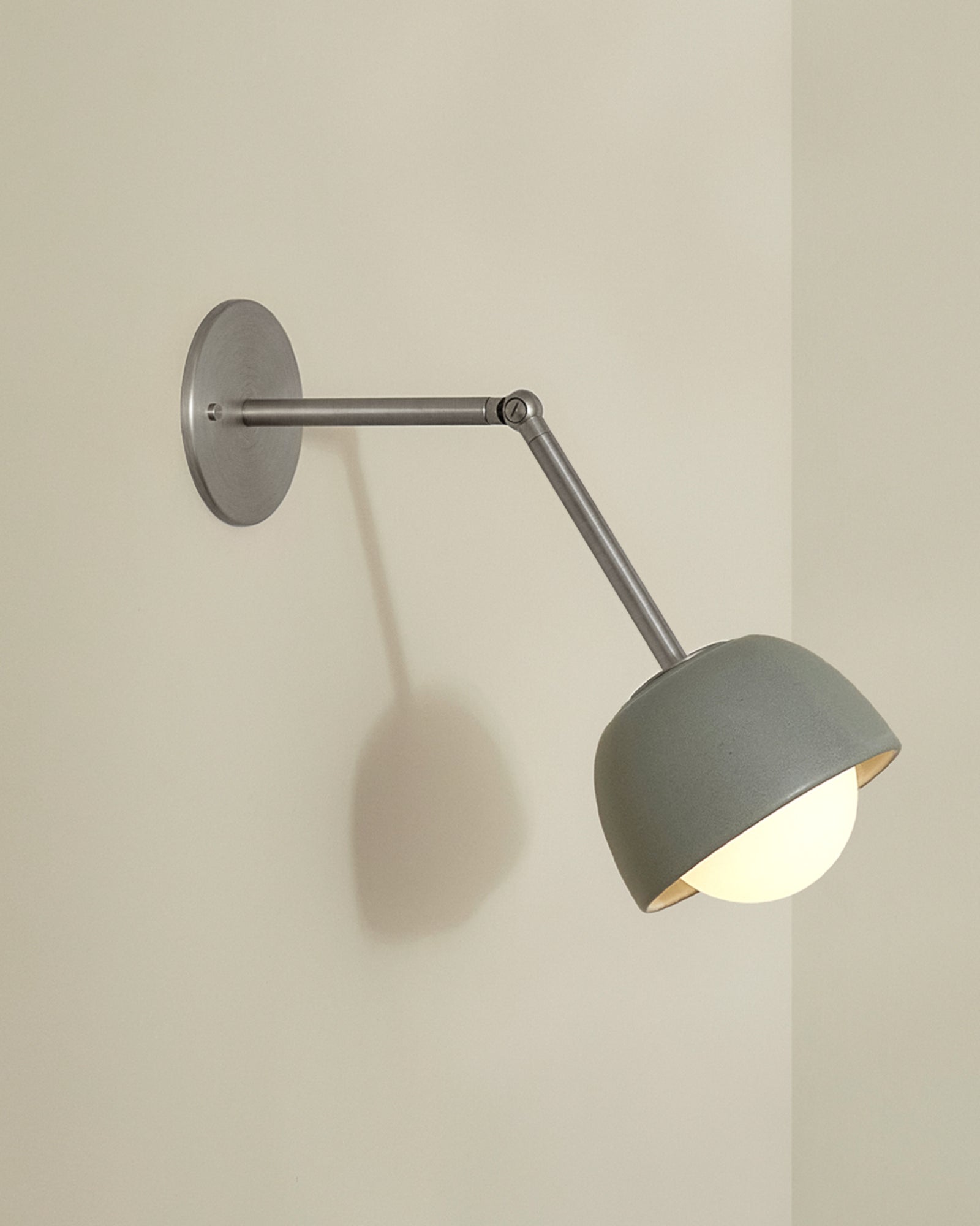 Terra 0 Long Arm Wall Light