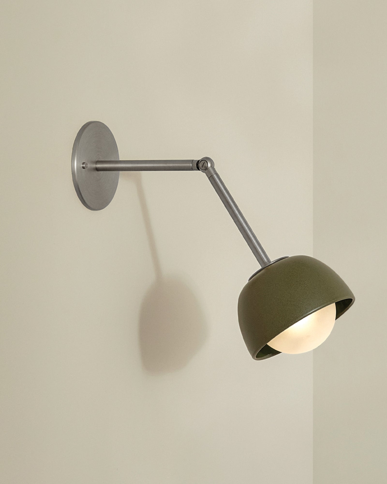 Terra 0 Long Arm Wall Light