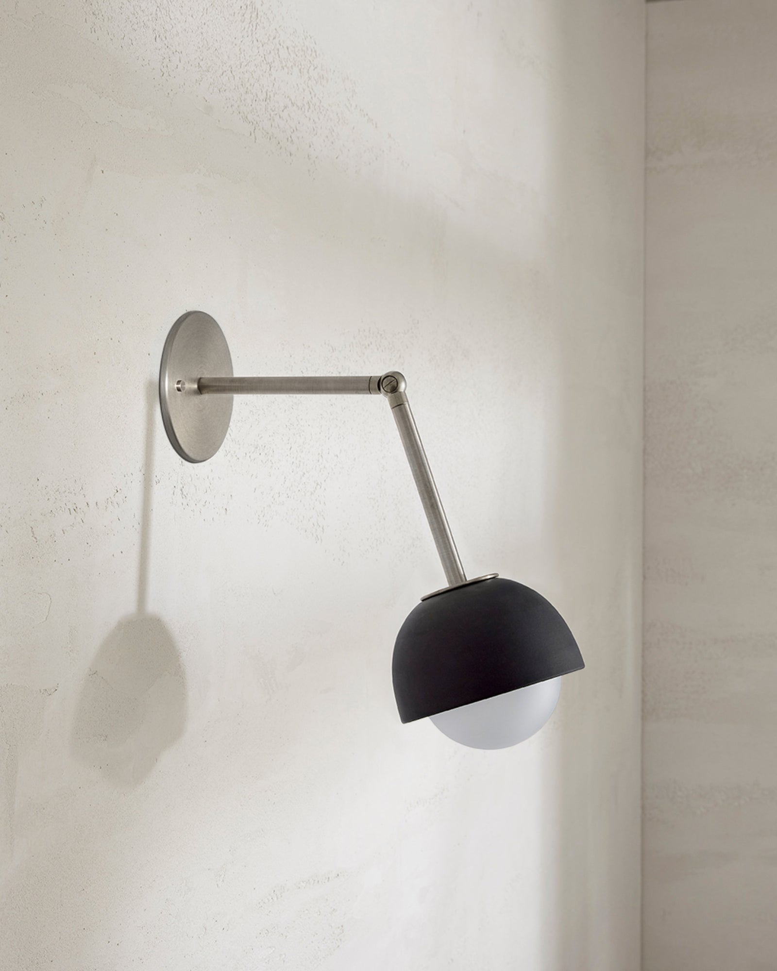 Terra 0 Long Arm Wall Light