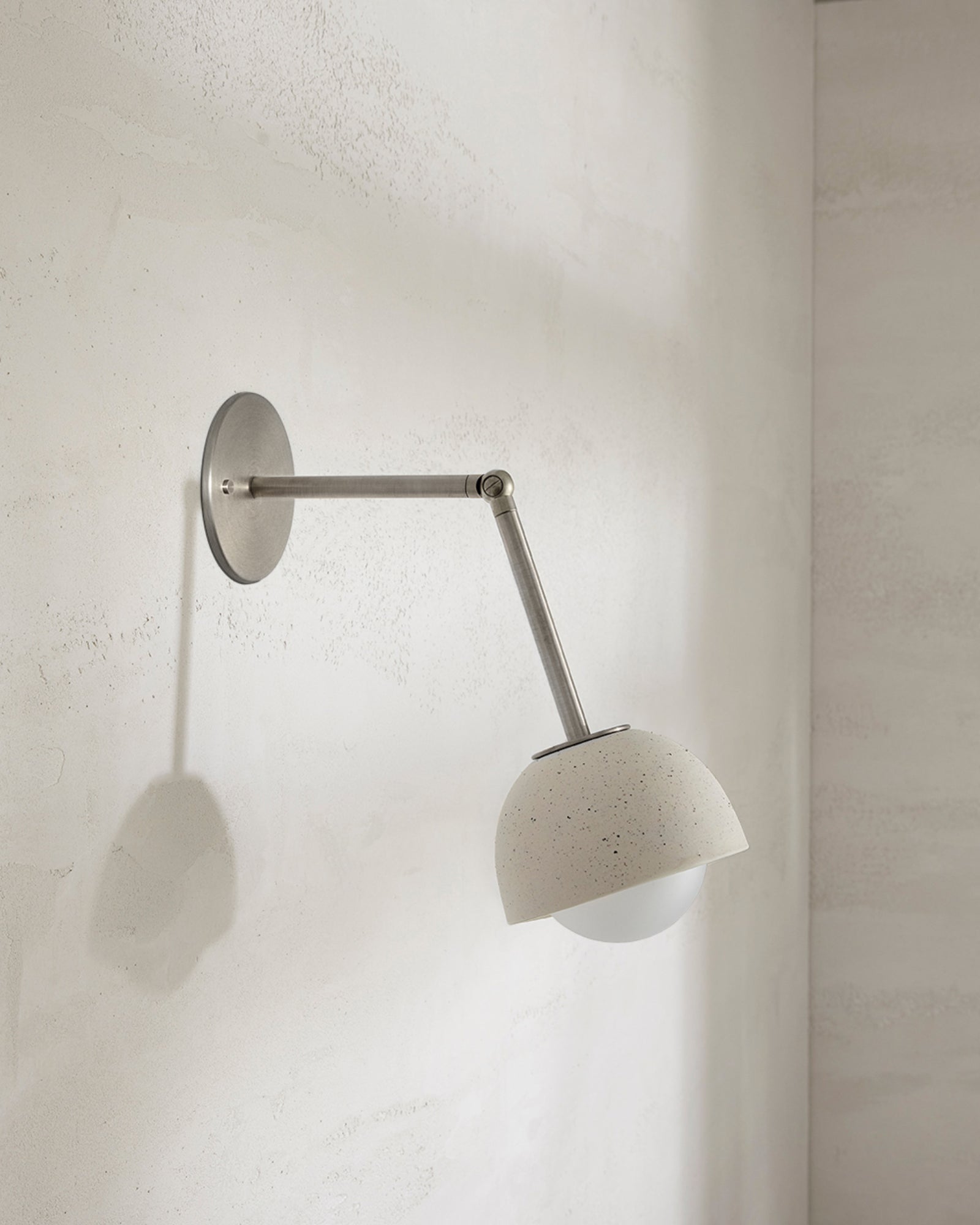 Terra 0 Long Arm Wall Light