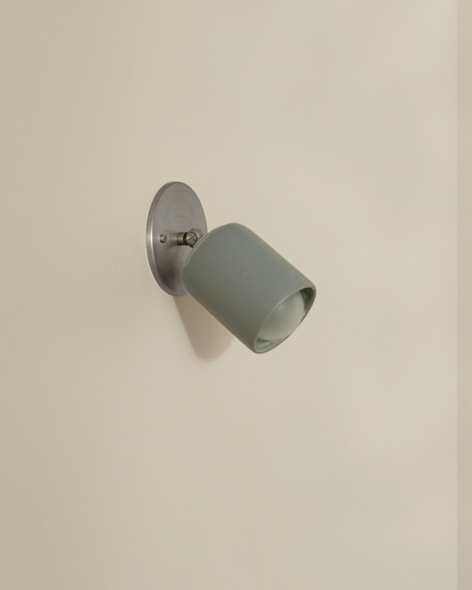 Terra 1 Short Arm Wall Light