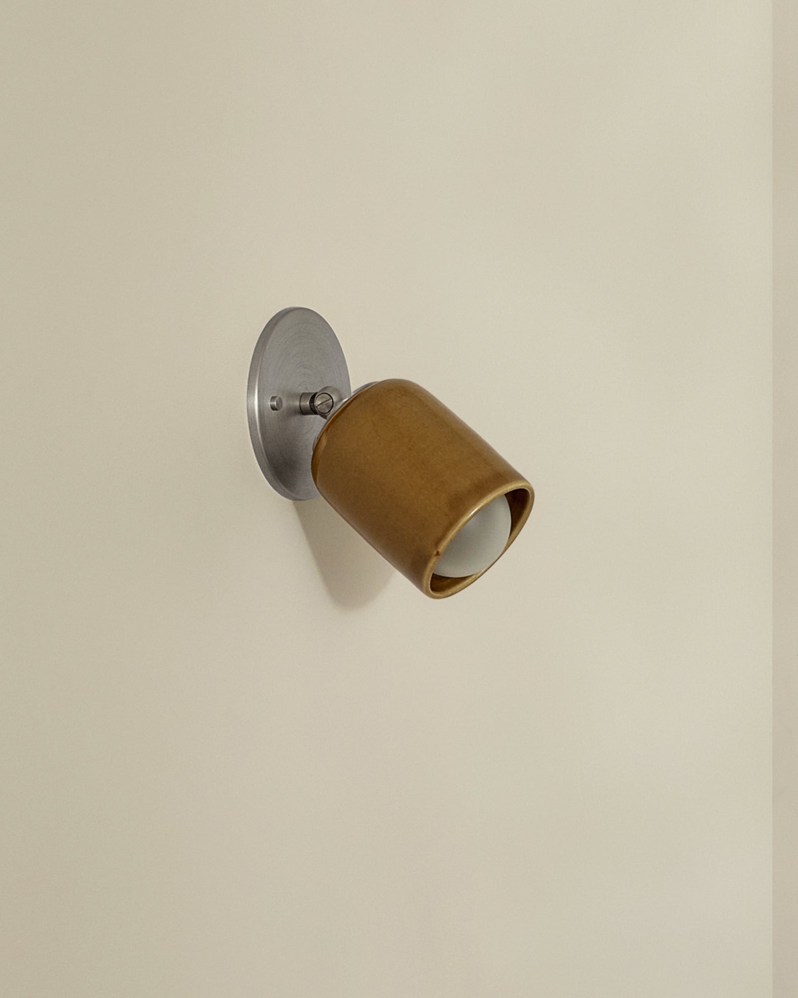 Terra 1 Short Arm Wall Light