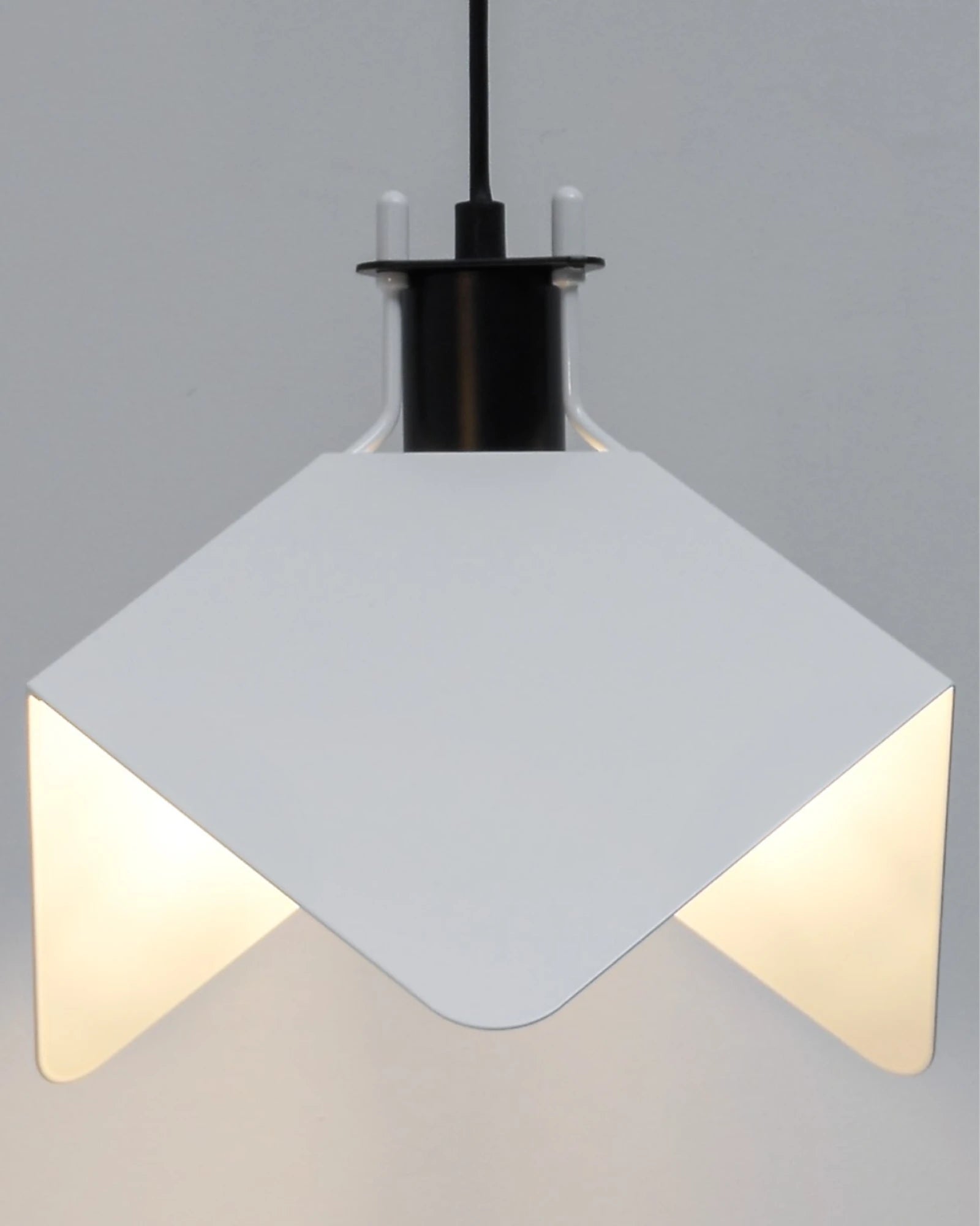 Triedro Pendant Light